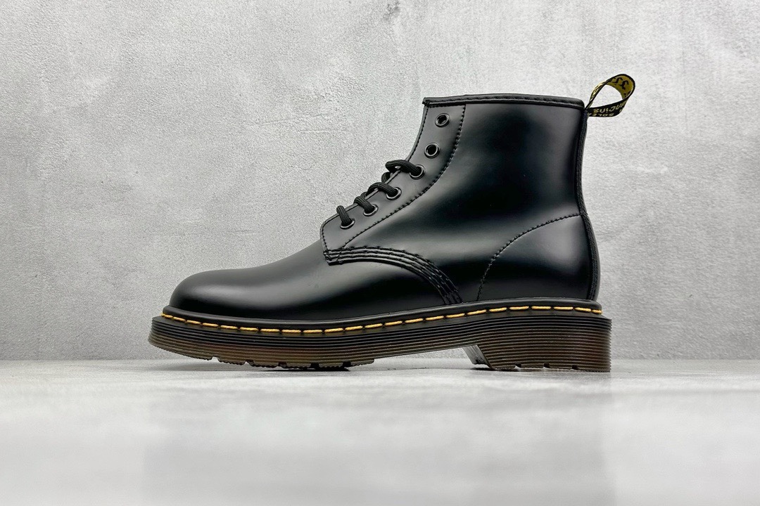 图片[7]-双11福利第4️⃣9️⃣波 Dr.Martens 马汀博士马丁靴系列 公司规格 原材生产 原版开边珠加厚光泽牛皮 Pvc生胶减重耐磨防滑大底 ⚠️全靠机车手工走线车线 耐穿耐磨防寒御冻 经典系列生活随意搭配。原版专柜统一全套包装手提袋配件 尺码：36-45-选品中心