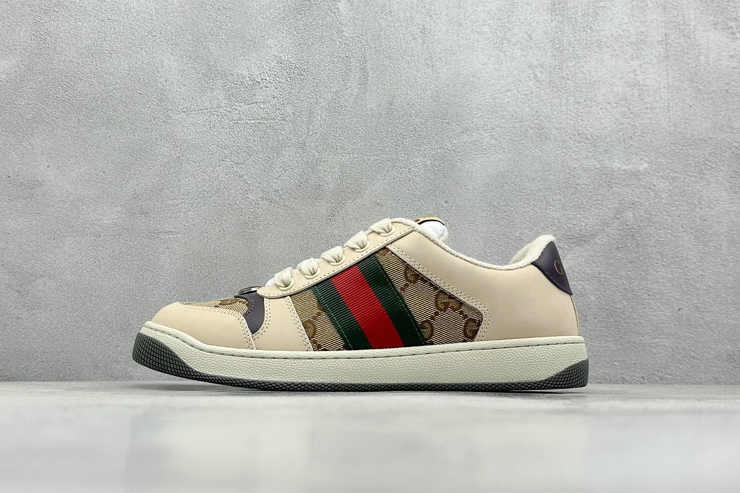 图片[4]-双11福利第5️⃣1️⃣波 纯原级别 Gucci 古驰 Screener 运动休闲时装奢侈品系列 GG珐琅扣 擦脏做旧小脏鞋 高端零售海淘商家混卖版本 东莞纯原品质 原鞋对照工艺生产 原厂一致色泽度玛瑙珐琅GG扣 原版一致鞋舌鞋带处擦脏工艺 全套原版包装外盒配件 意大利进口磨砂头层牛皮 后跟原版一致哑光丝印烫金字体 全网独家复刻细节 ）同源出厂真丝绸防尘鞋套袋 原装雪梨形超软沙绒纸团，工艺无缝细空胶技术，原版一致私模开发大底 尺码：35 36 37 38 39 40 41 42 43 44 45-选品中心