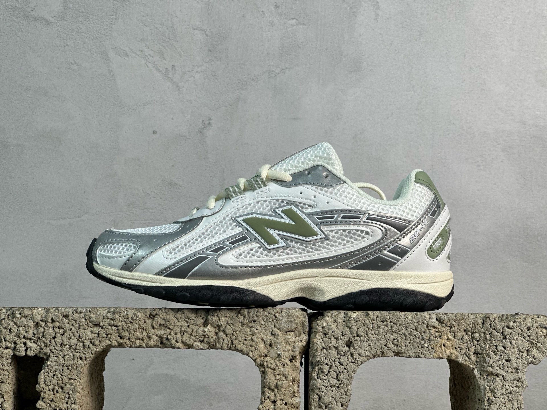 图片[2]-双11福利第5️⃣3️⃣波 NB新百伦New Balance 204L系列低帮薄底复古风休闲运动慢跑鞋 #升级原楦原纸版开发 #采用环保绒面革鞋面材质 #搭载EVA 科技中底组合防滑耐磨橡胶大底❗️ 尺码：36 37 37.5 38 38.5 39.5 40 40.5 41.5 42 42.5 43 44 44.5 45-选品中心