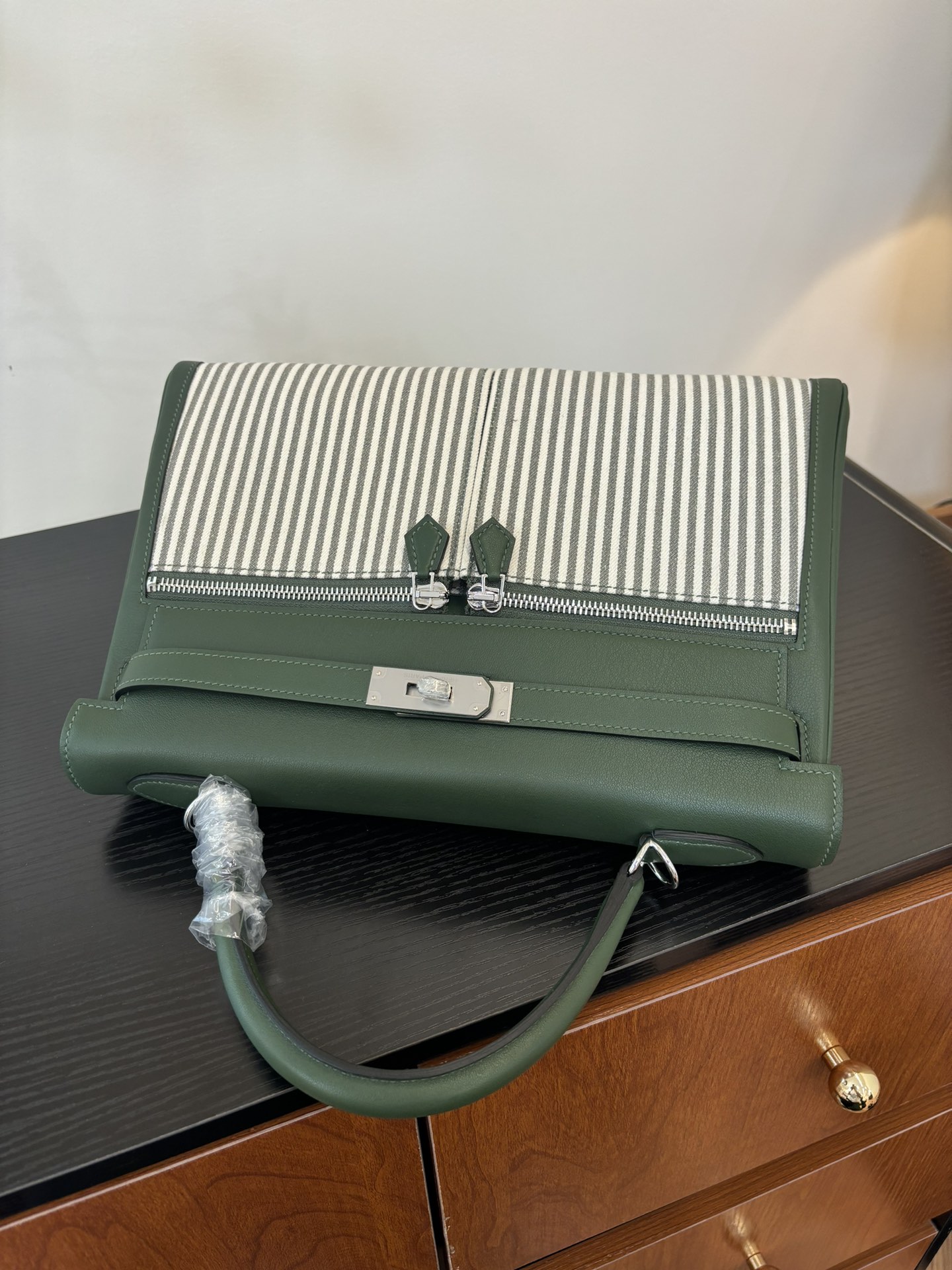 Kelly Lakis 28-32 Swift Leather Handbag with Striped Canvas and Double Zipper 10 i1753506234 1369 1
