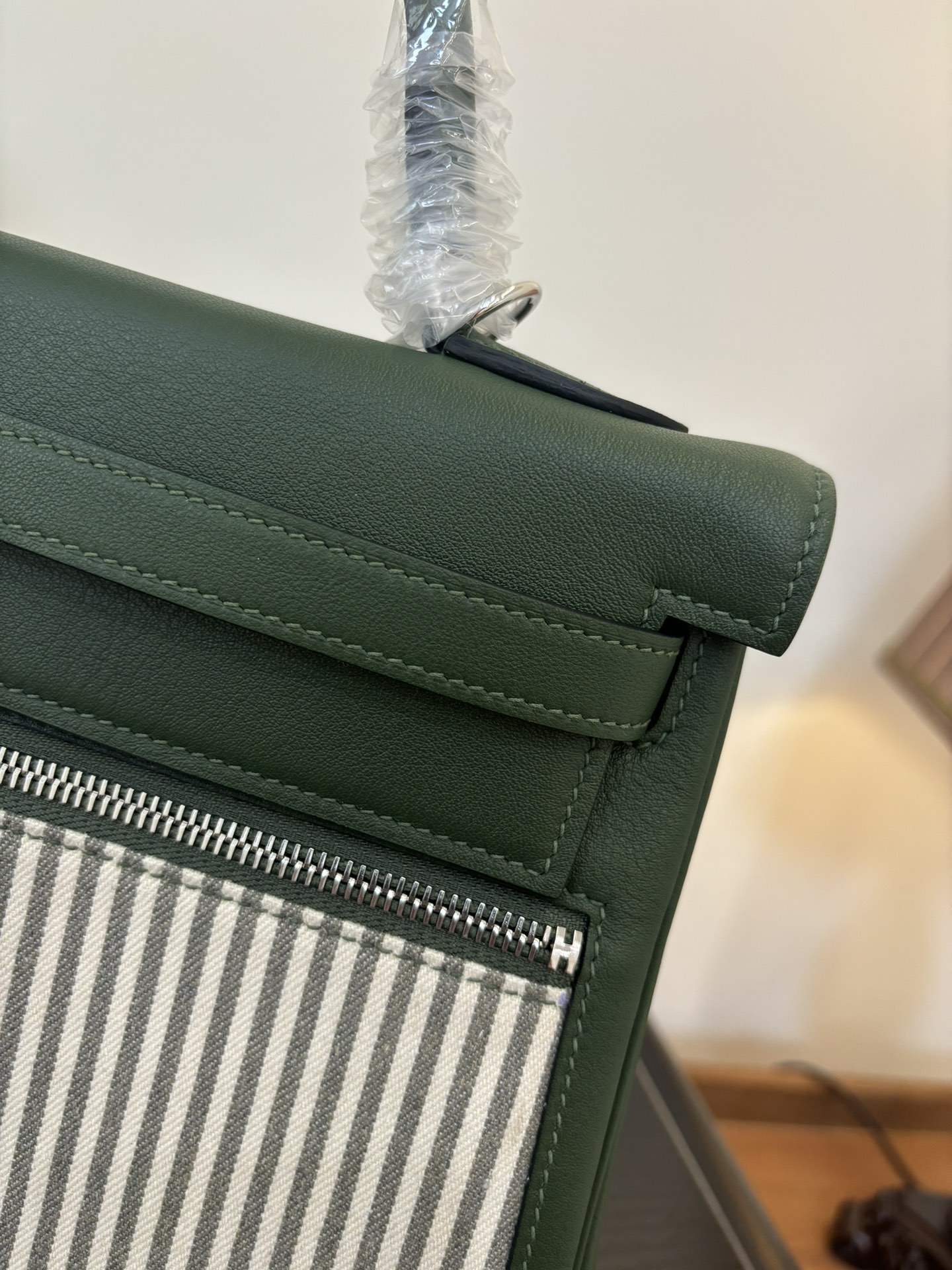 Kelly Lakis 28-32 Swift Leather Handbag with Striped Canvas and Double Zipper 4 i1753506234 2018 0
