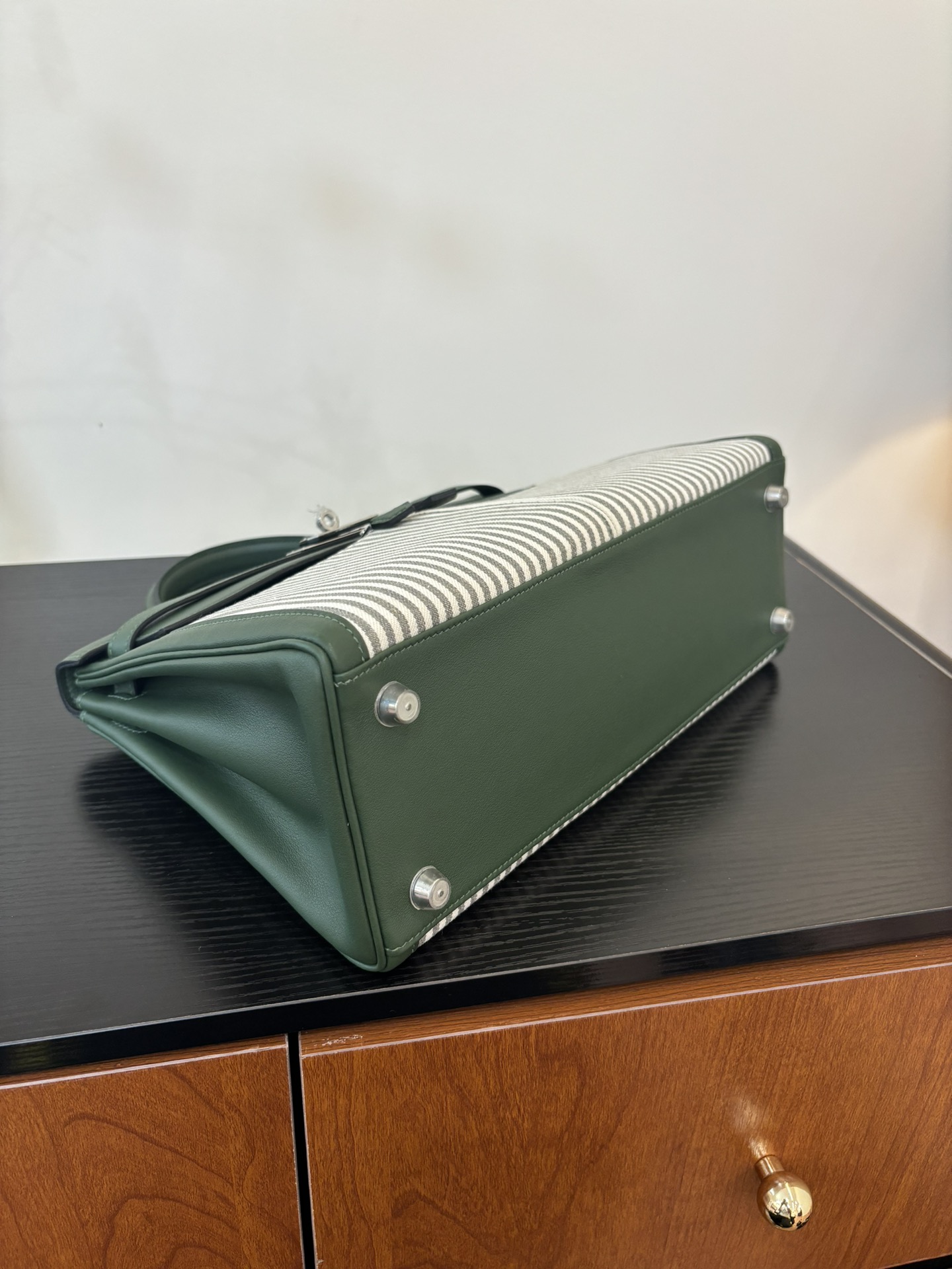 Kelly Lakis 28-32 Swift Leather Handbag with Striped Canvas and Double Zipper 9 i1753506234 6696 2