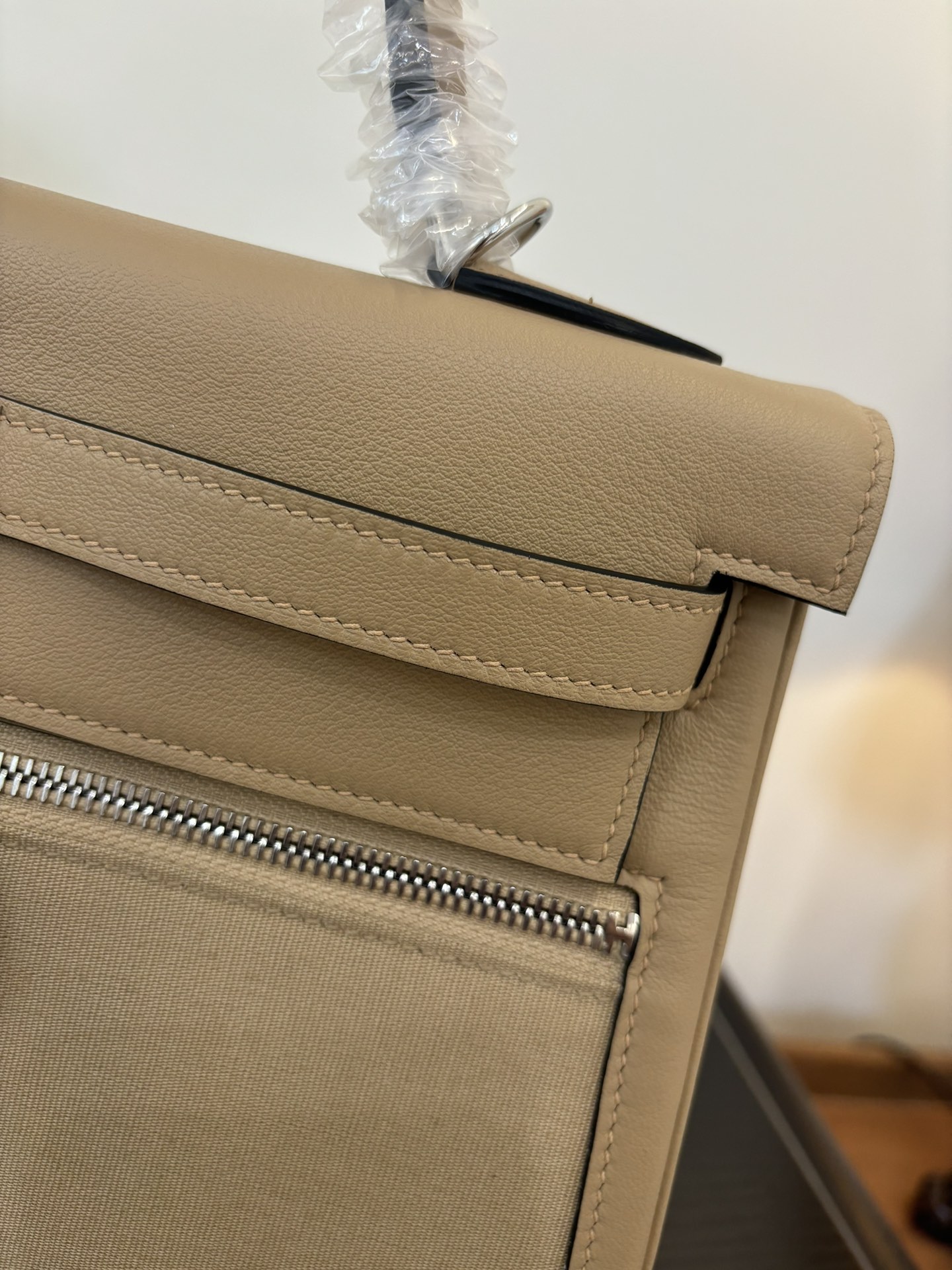 Kelly Lakis 28-32 Swift Leather Handbag with Gold/Silver Hardware 3 i1753506266 8501 0