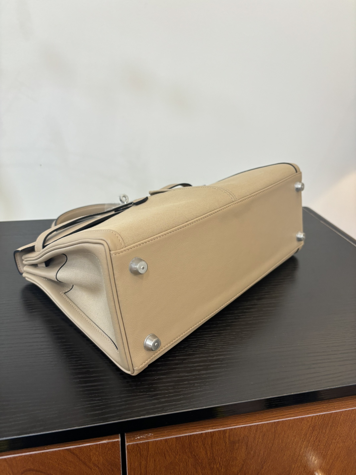 Kelly Lakis 28-32 Swift Leather Handbag with Gold/Silver Hardware 9 i1753506267 334 2