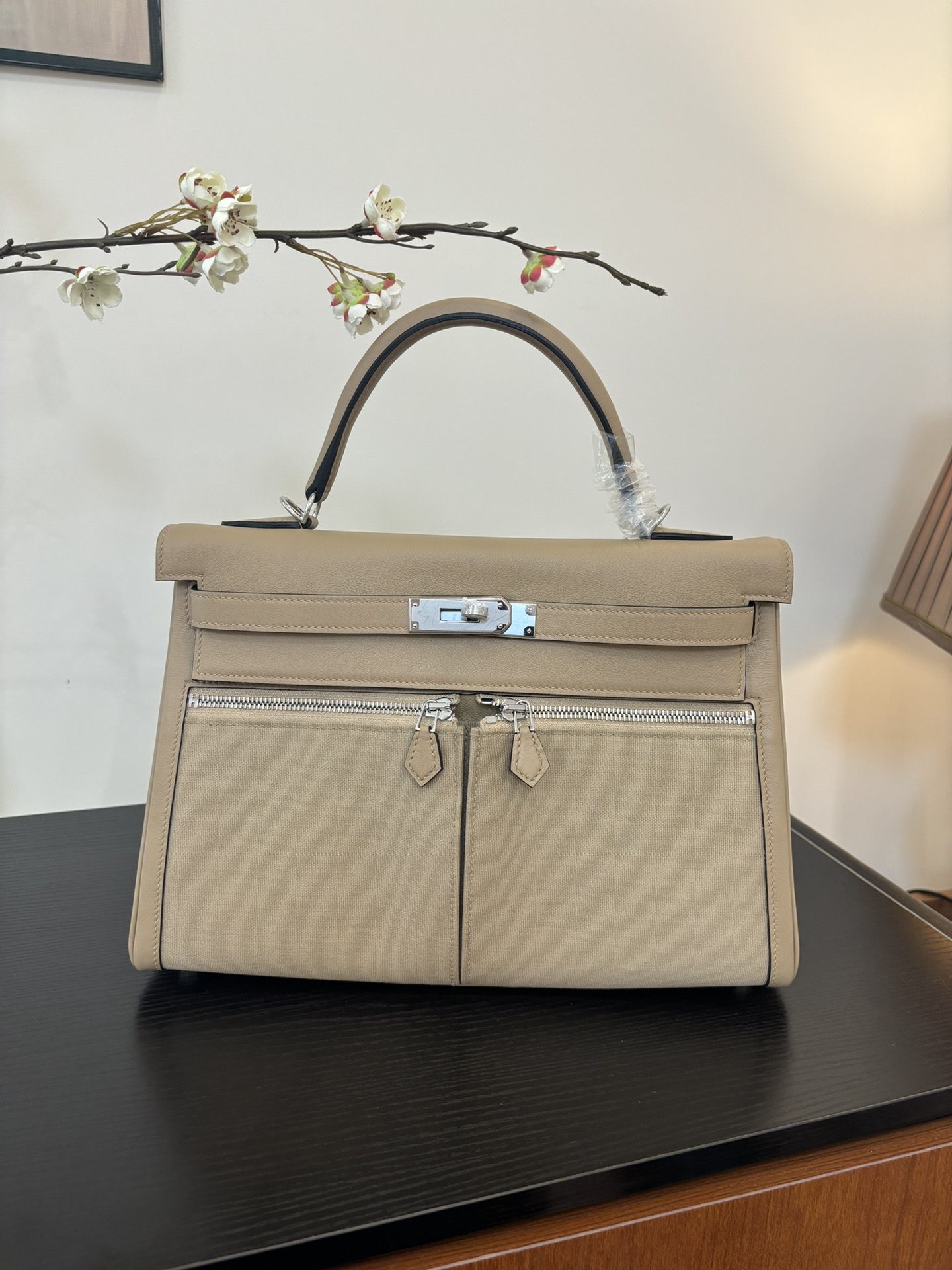 Kelly Lakis 28-32 Swift Leather Handbag with Gold/Silver Hardware 2 i1753506267 8727 1