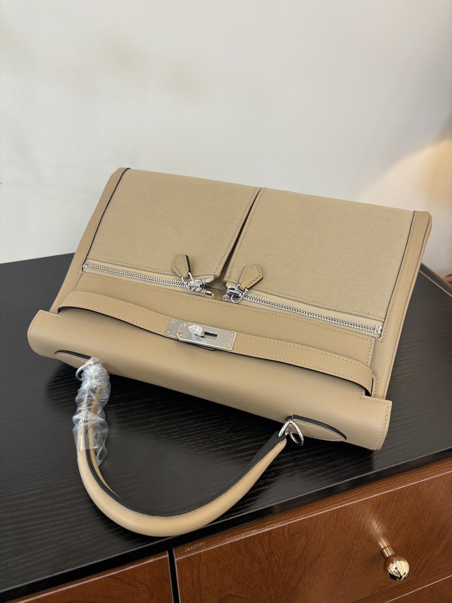Kelly Lakis 28-32 Swift Leather Handbag with Gold/Silver Hardware 8 i1753506267 8944 5