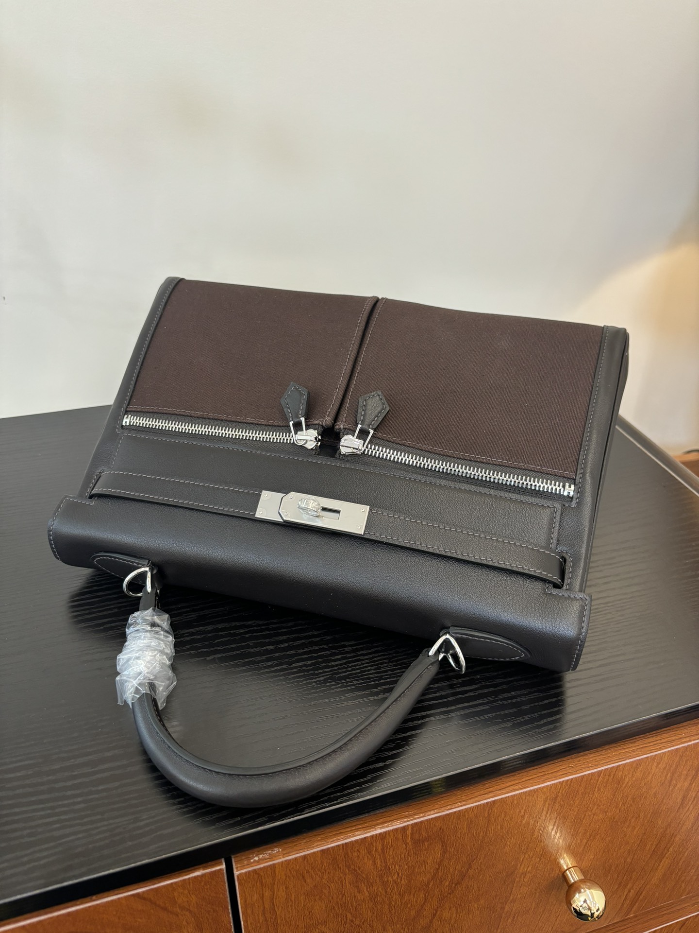 Elegant Kelly Lakis 28-32cm Swift Leather Handbag with Dual Zipper Pockets 8 i1753506282 2602 2