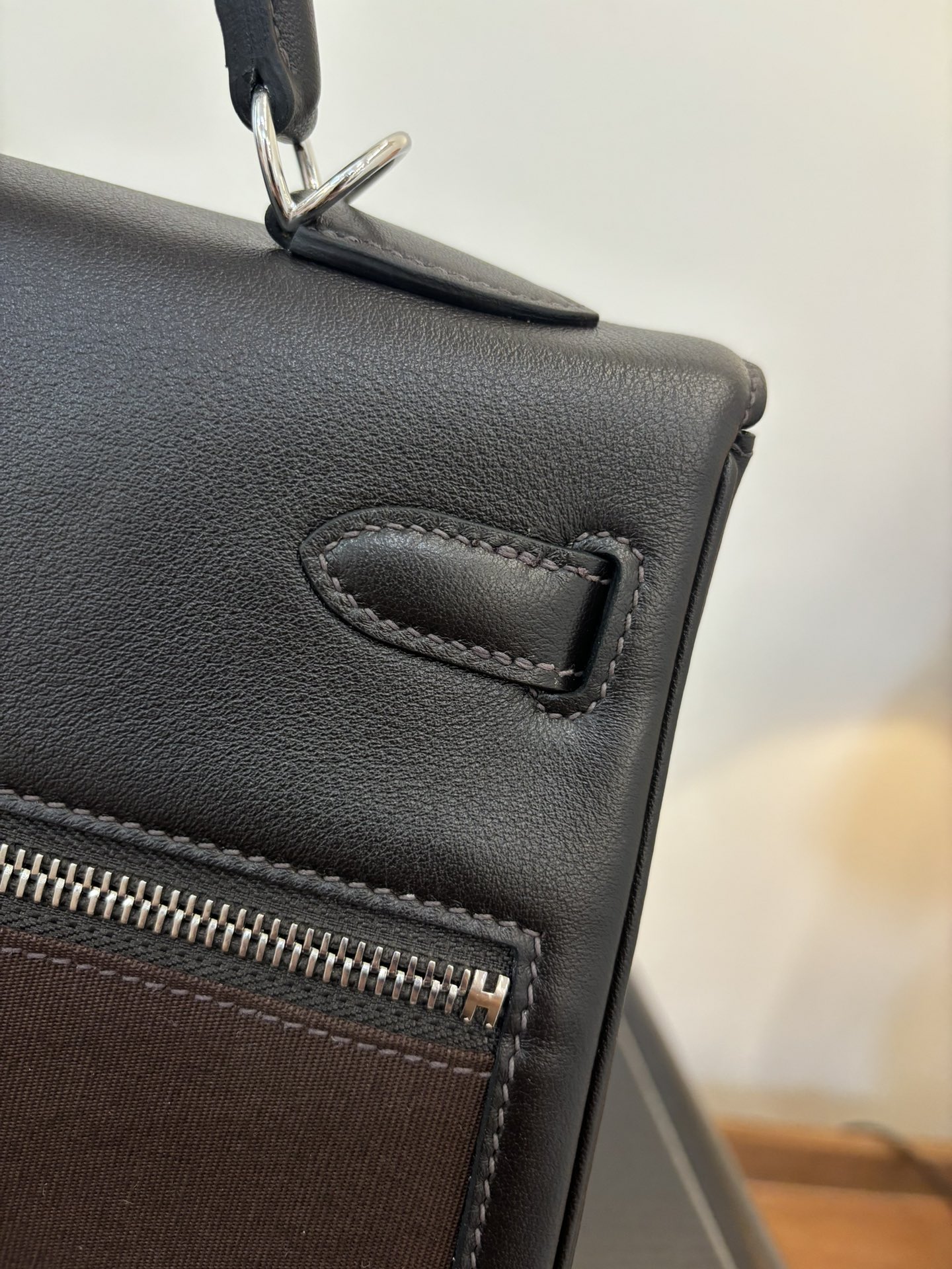 Elegant Kelly Lakis 28-32cm Swift Leather Handbag with Dual Zipper Pockets 6 i1753506282 3350 0