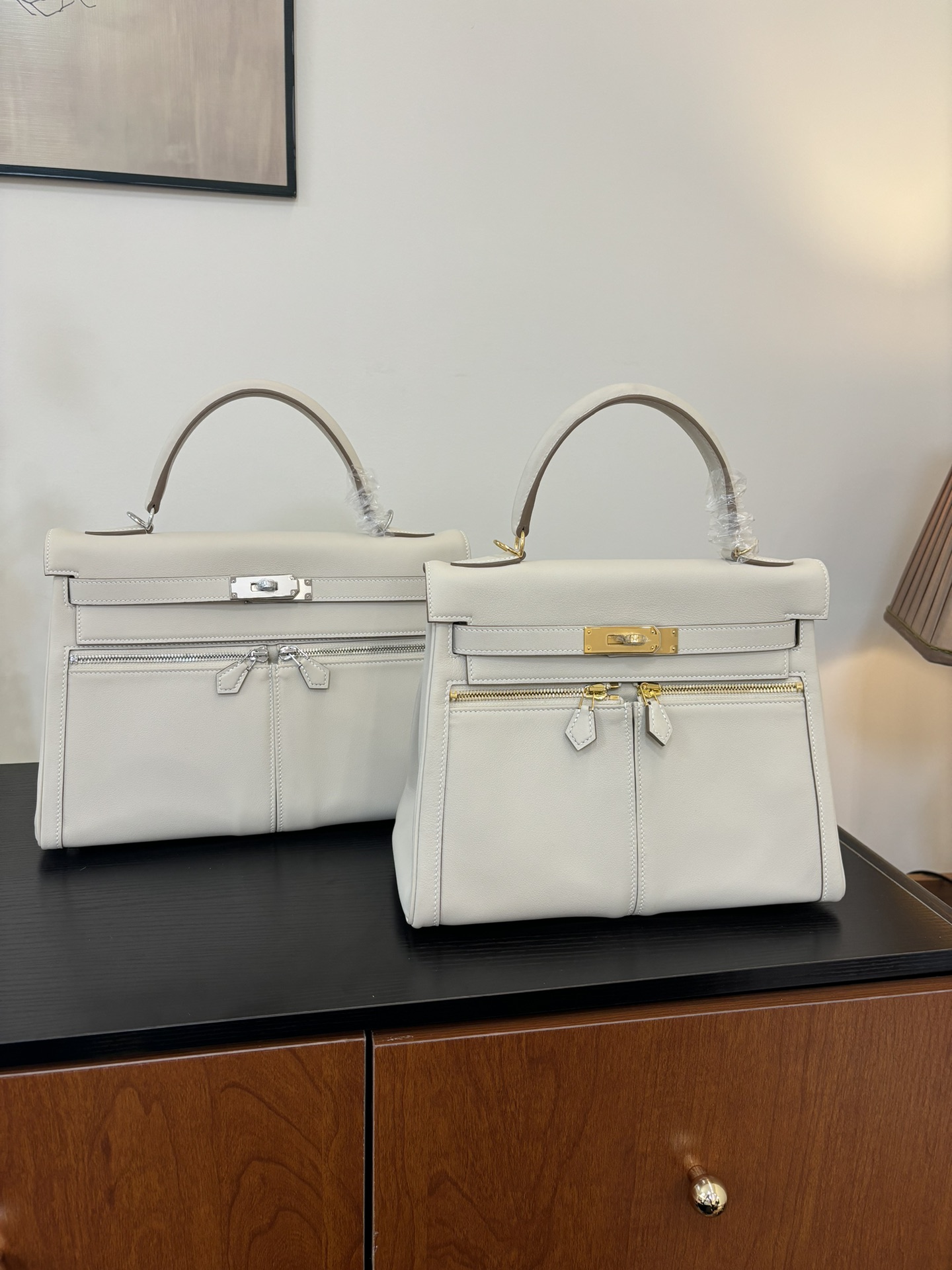 Elegant Kelly Lakis Handbag with Double Zipper Pockets - Swift Leather 1 i1753506350 7063 6