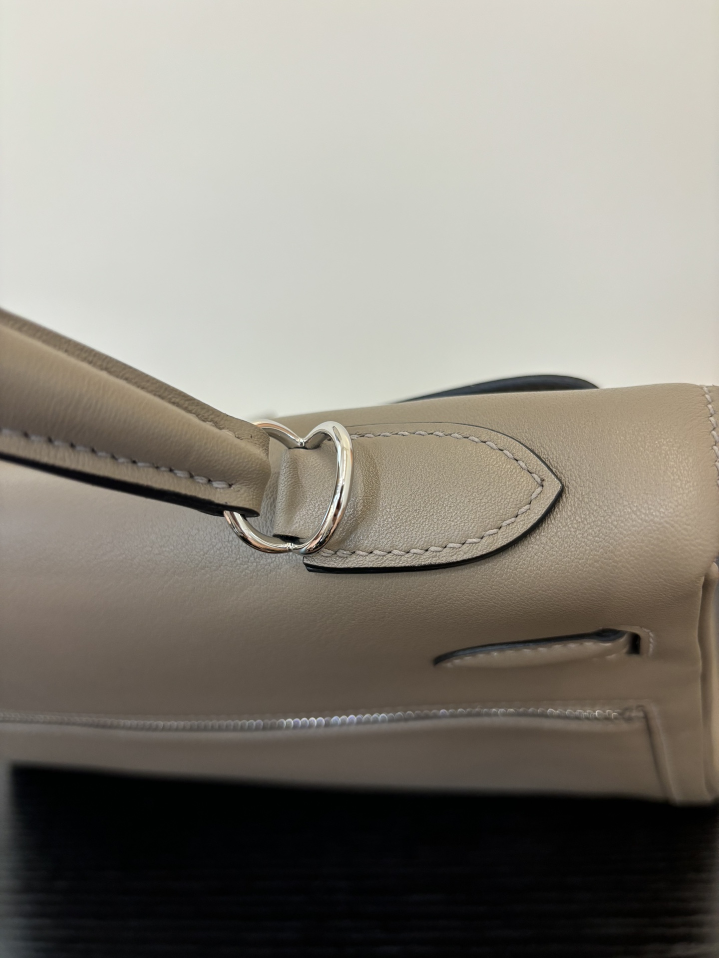 Elegant Kelly Lakis Handbag: Swift Leather, Gold/Silver Hardware, Dual Sizes 7 i1753506363 5985 3