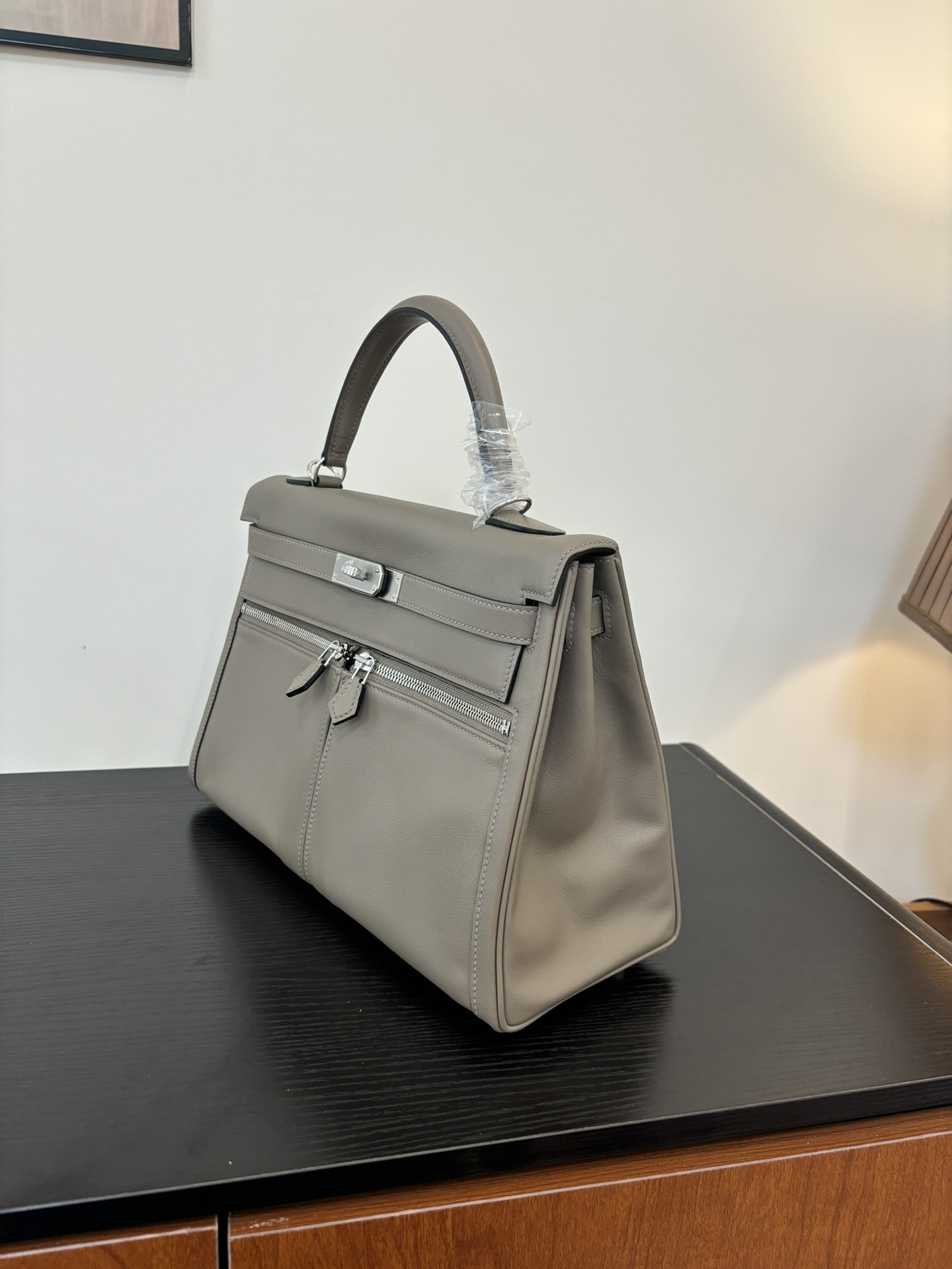Elegant Kelly Lakis Handbag: Swift Leather, Gold/Silver Hardware, Dual Sizes 4 i1753506363 6775 2