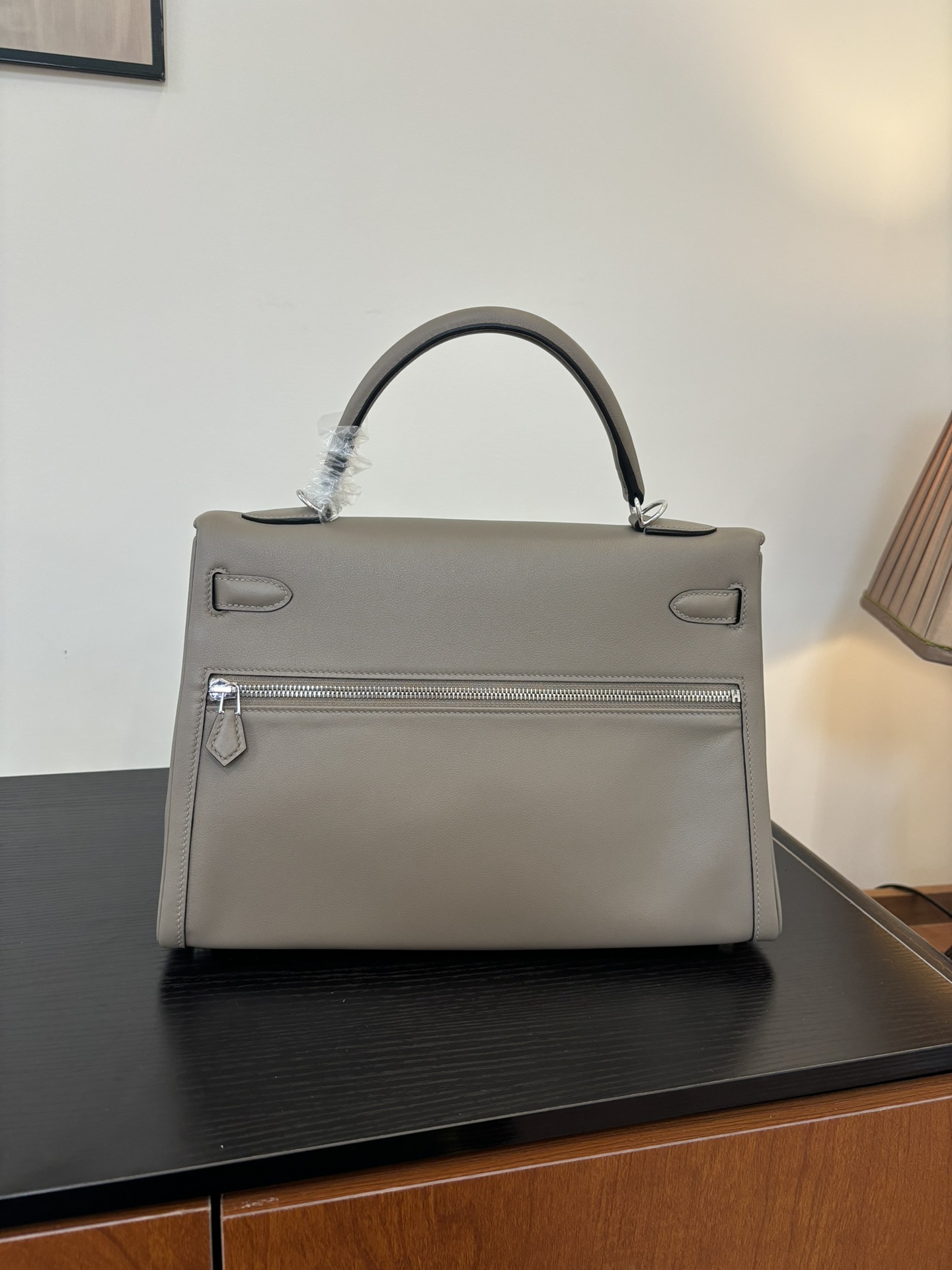 Elegant Kelly Lakis Handbag: Swift Leather, Gold/Silver Hardware, Dual Sizes 5 i1753506363 8934 0