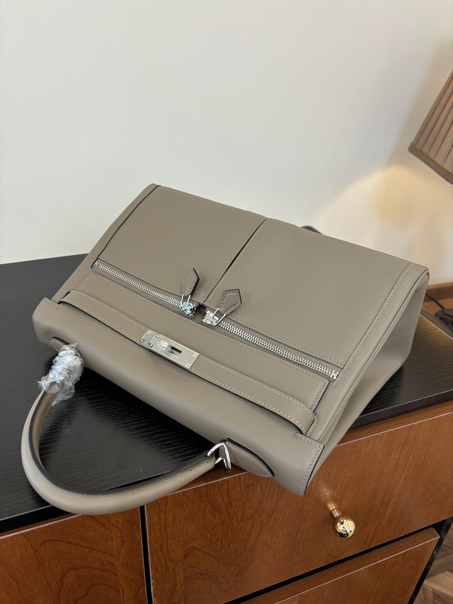 Elegant Kelly Lakis Handbag: Swift Leather, Gold/Silver Hardware, Dual Sizes 8 i1753506364 8672 6