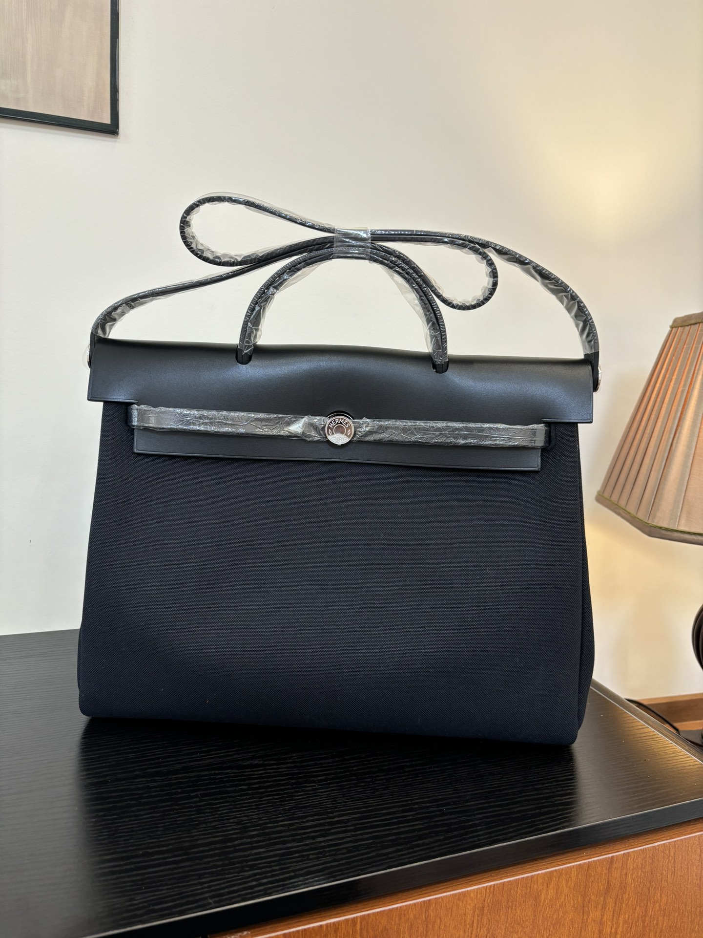 NO:698804,New product Herbag 39cm for men, inseam, original imported tree paste leather patchwork [black/black] silver buckle, same style for men and women, limited edition, counter synchronization, the highest version on the market, top craftsmanship, pure steel hardware, in stock, Hermes, hermes, Hermes,19860909新品 男士专用 Herbag 39cm 内缝 原厂进口树膏皮拼布【黑色/黑色】银扣 男女同款 限量版 专柜同步 市场最高版本 顶级工艺 纯钢五金 现货,爱马仕,hermes,Hermes,,Bag