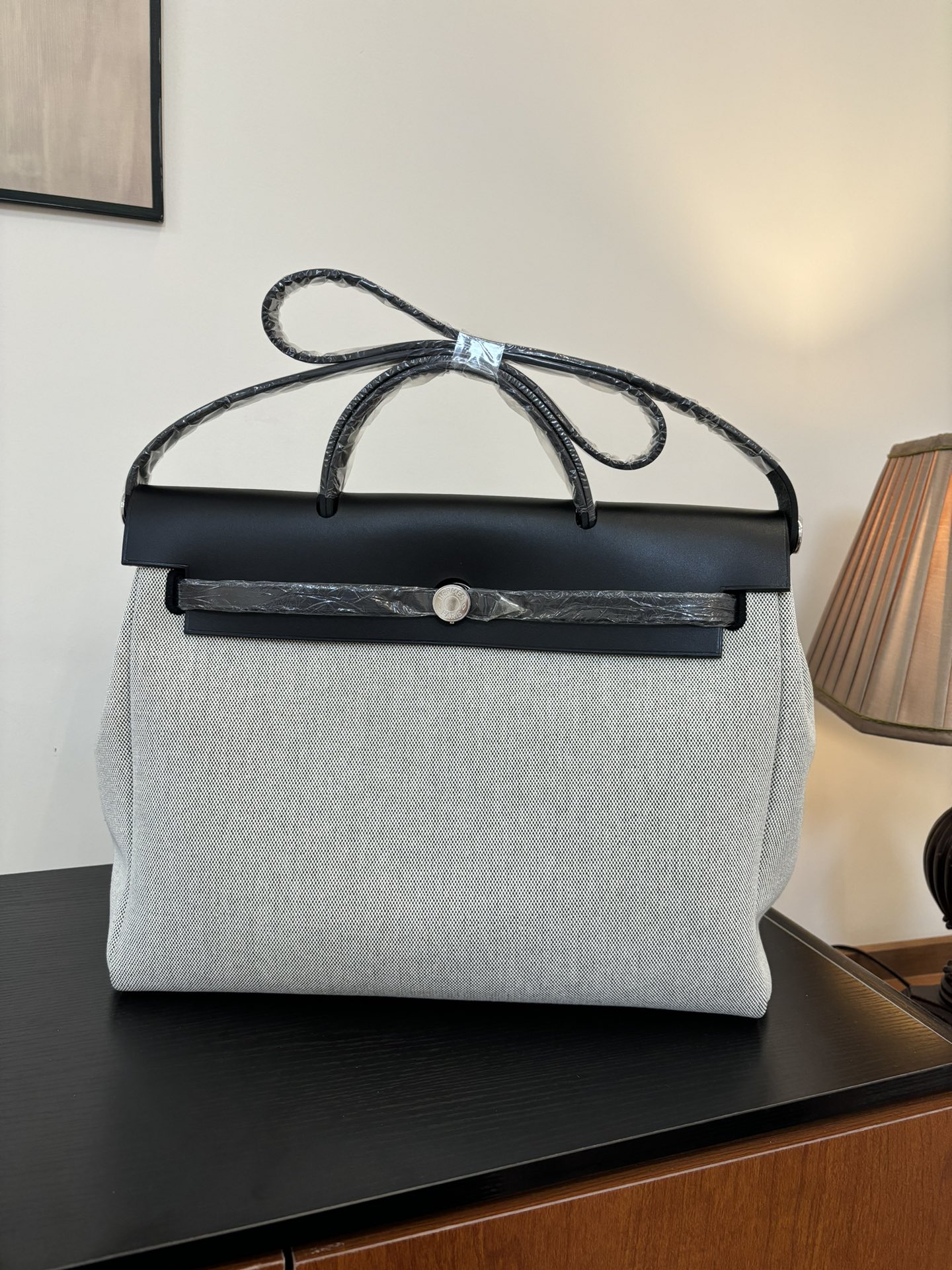 NO:698817,New product Herbag 39cm for men, inseam, original imported tree paste leather patchwork [panda color] silver buckle, same style for men and women, limited edition, counter synchronization, the highest version on the market, top craftsmanship, pure steel hardware, in stock, Hermes, hermes, Hermes,19860909新品 男士专用 Herbag 39cm 内缝 原厂进口树膏皮拼布【熊猫色】银扣 男女同款 限量版 专柜同步 市场最高版本 顶级工艺 纯钢五金 现货,爱马仕,hermes,Hermes,,Bag