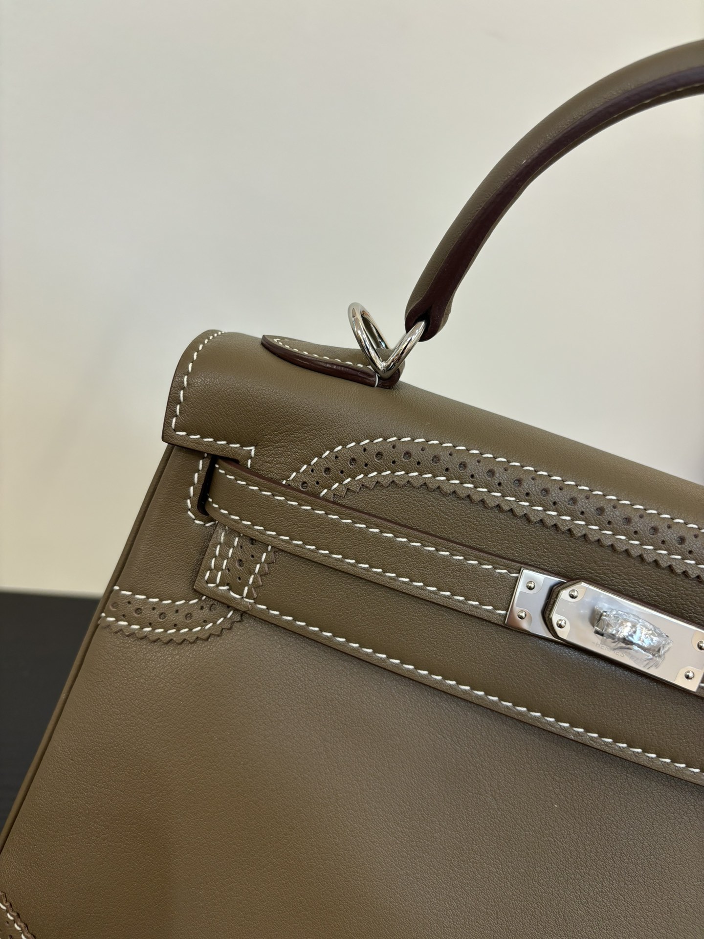 Hermes Style Black Leather Bag Lookbook Reference image 2