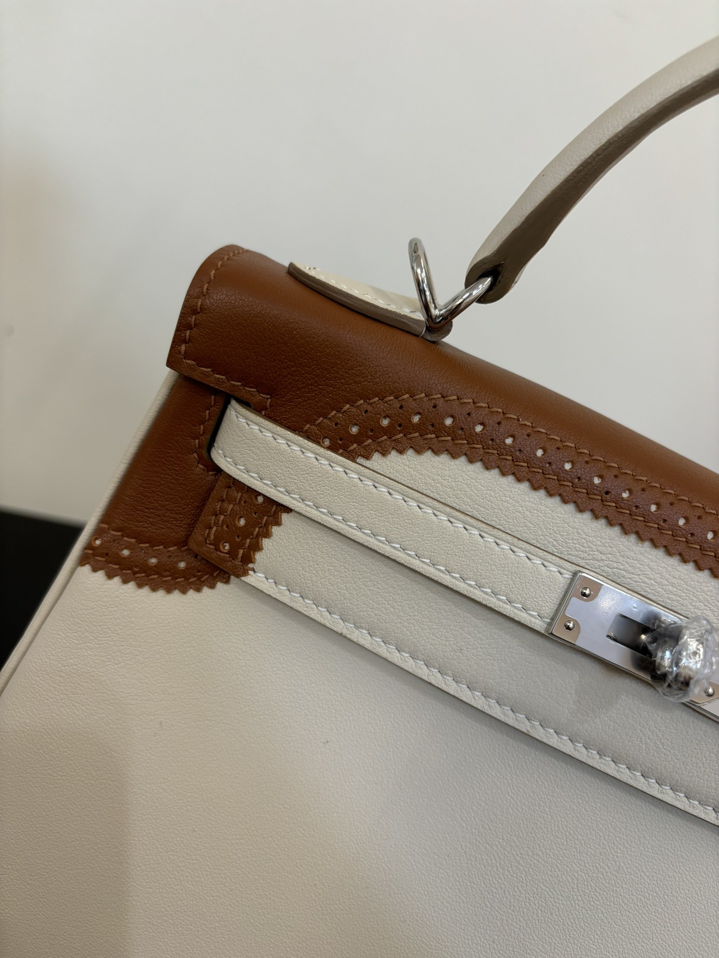 Hermes Style Black Leather Bag Lookbook Reference image 2
