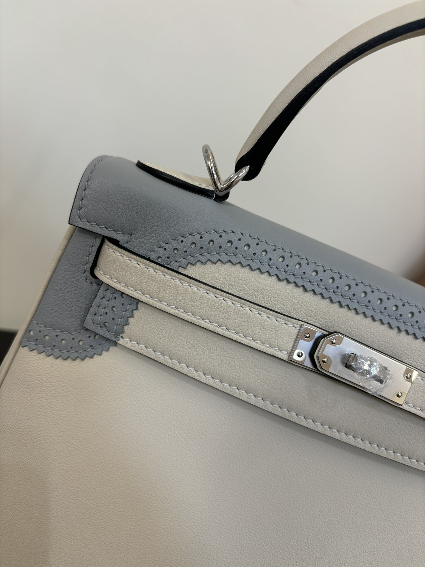 Hermes Style Black Leather Bag Lookbook Reference image 2