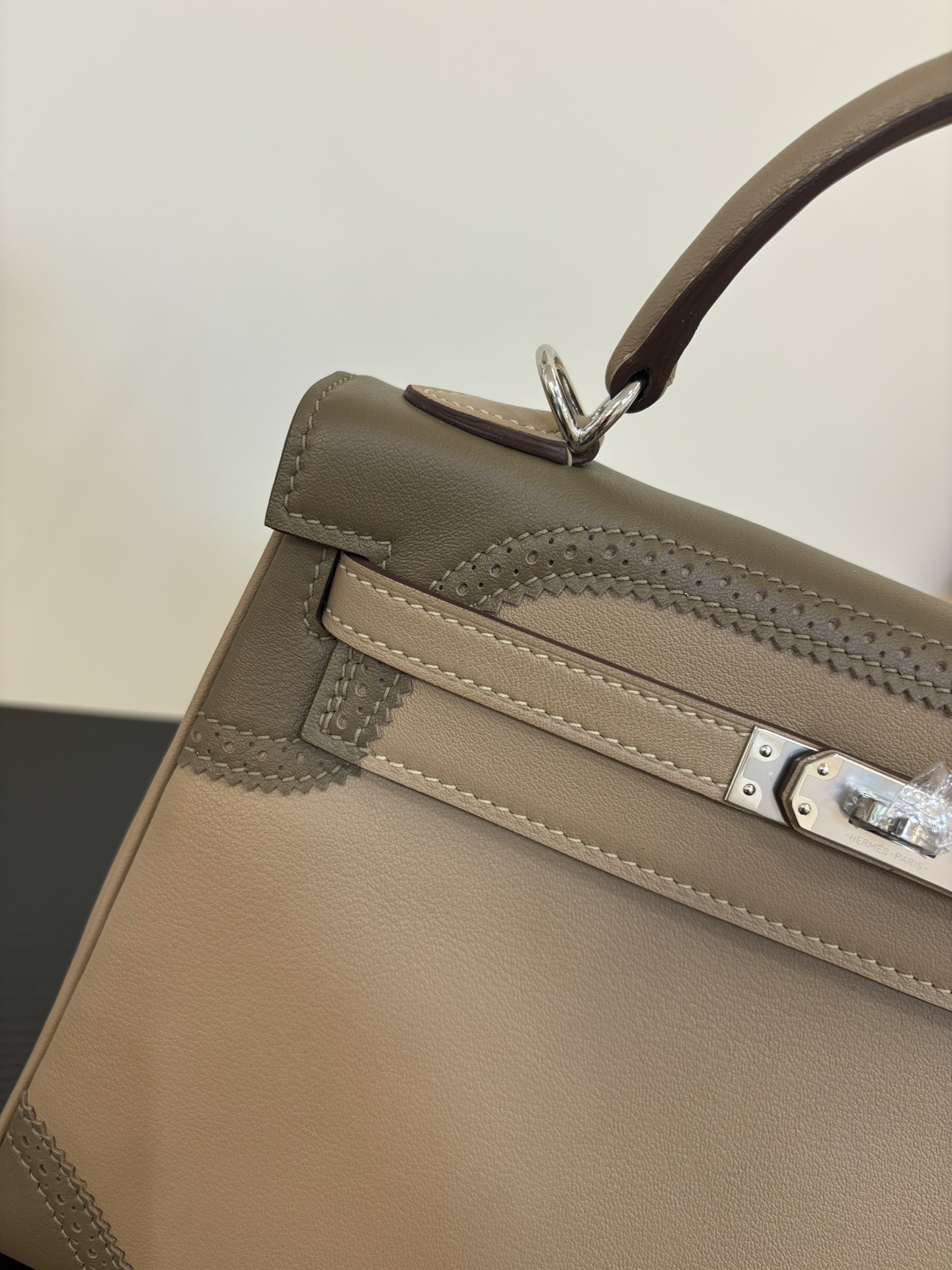 Hermes Style Black Leather Bag Lookbook Reference image 2