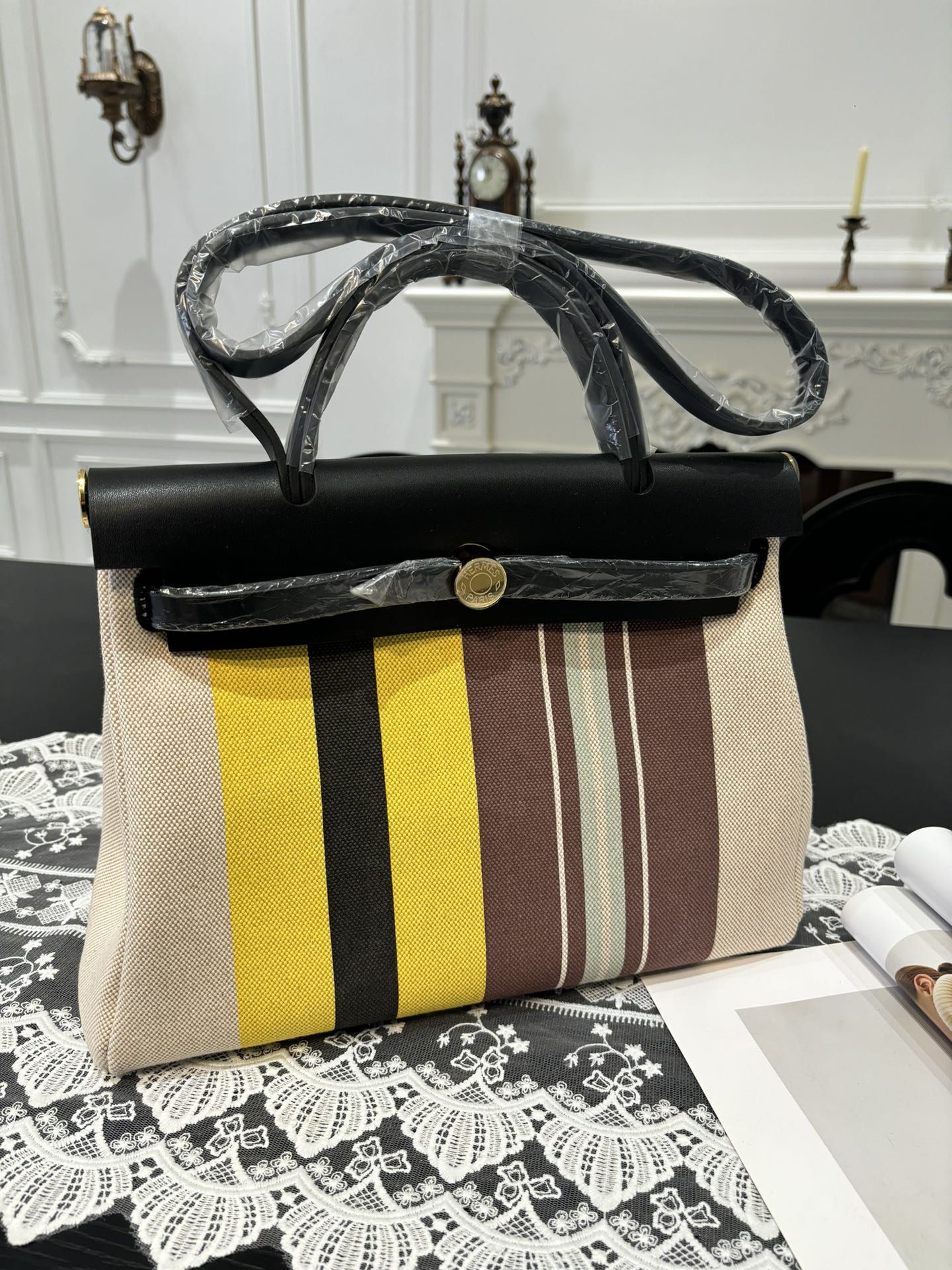 NO:700123,Herbag Kelly cloth bag for men 31cm inseam imported tree paste leather and canvas painted [black/striped] gold buckle same style for men and women counter synchronization highest version on the market top craftsmanship pure steel hardware in stock, Hermes, Hermes, Hermes,19860909男士专用 Herbag 凯莉布包 31cm 内缝 进口树膏皮拼帆布彩绘【黑色/条纹】金扣 男女同款 专柜同步 市场最高版本 顶级工艺 纯钢五金 现货,爱马仕,hermes,Hermes,,Bag