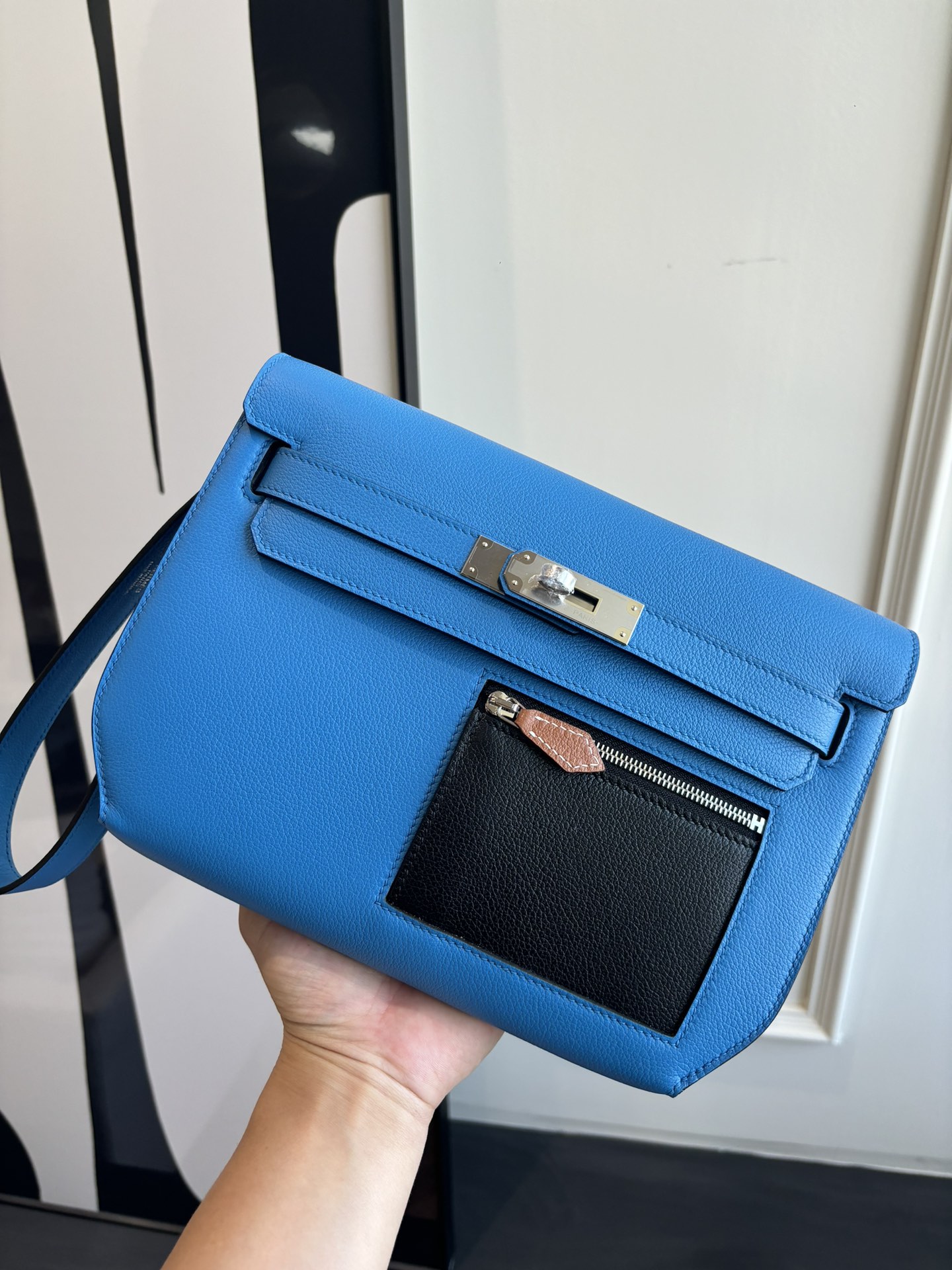 NO:700011,Kelly Deeches 25 handbag Evercolor leather (with additional shoulder strap) can be worn cross-body, can be carried by hand or on the wrist, daily needs, seamless switch between business/leisure - central iad mini compartment, all-steel hardware, semi-manual wax thread sewing, Hermes, hermes, Hermes,19860909Kelly Deeches 25手包 Evercolor皮（附加肩带）可斜背 可手提或腕挎 日常需求 商务/休闲无缝切换 - 中央 iad mini隔层 全钢五金 半手工蜡线缝制,爱马仕,hermes,Hermes,,Bag