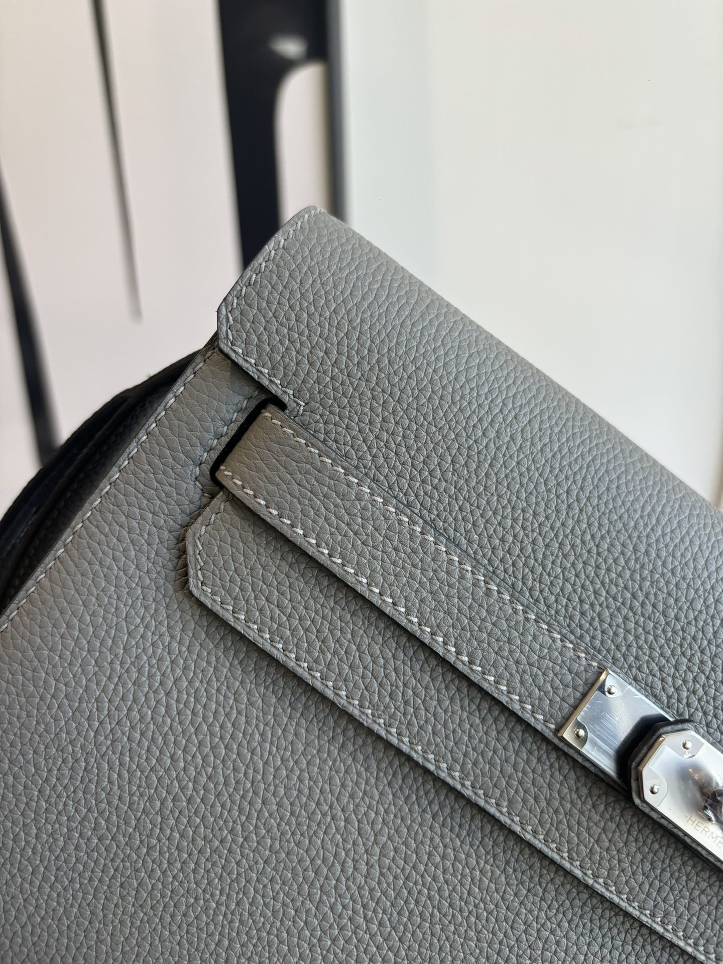 Kelly Depeches 25 Togo Leather Handbag with Strap, Crossbody & Top Handle 3 i1762398429 7741 7