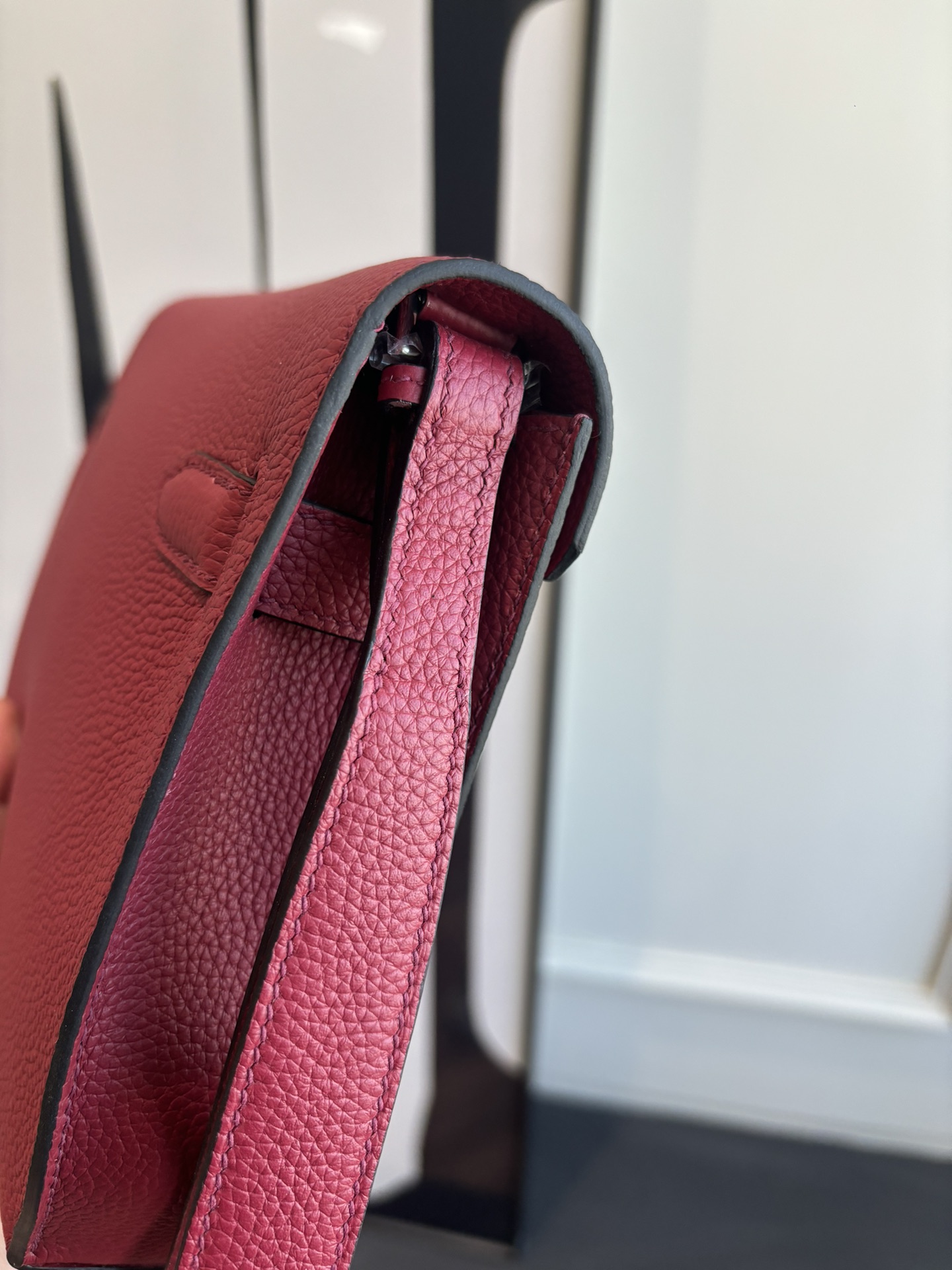 Kelly Depeches 25 Togo Leather Handbag with Strap - Versatile & Stylish 7 i1762398478 557 0