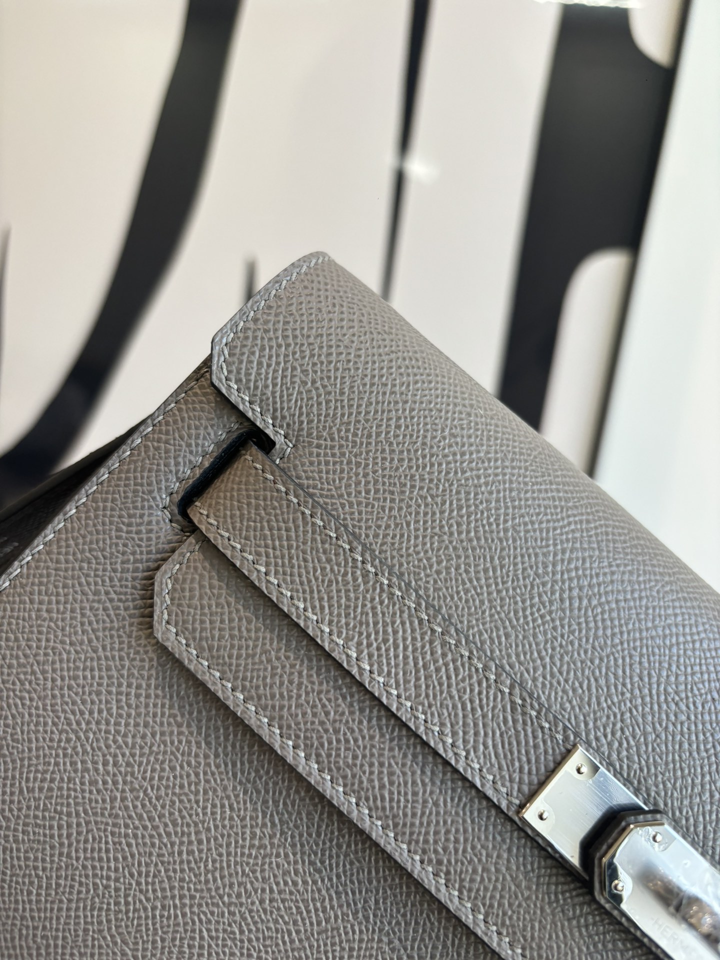 Kelly Depeches 25 Epsom Leather Handbag with Strap - Versatile & Stylish 3 i1762398607 276 7