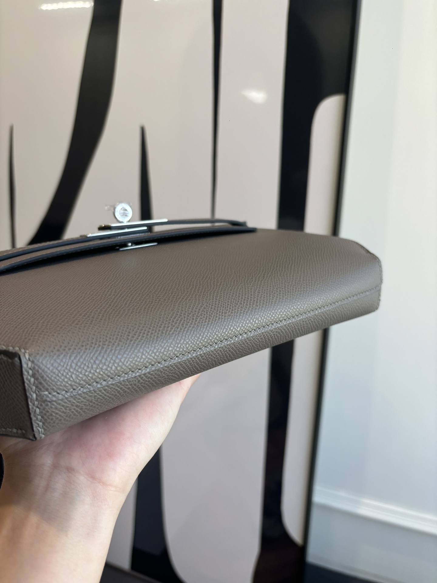 Kelly Depeches 25 Epsom Leather Handbag with Strap - Versatile & Stylish 8 i1762398607 8455 1