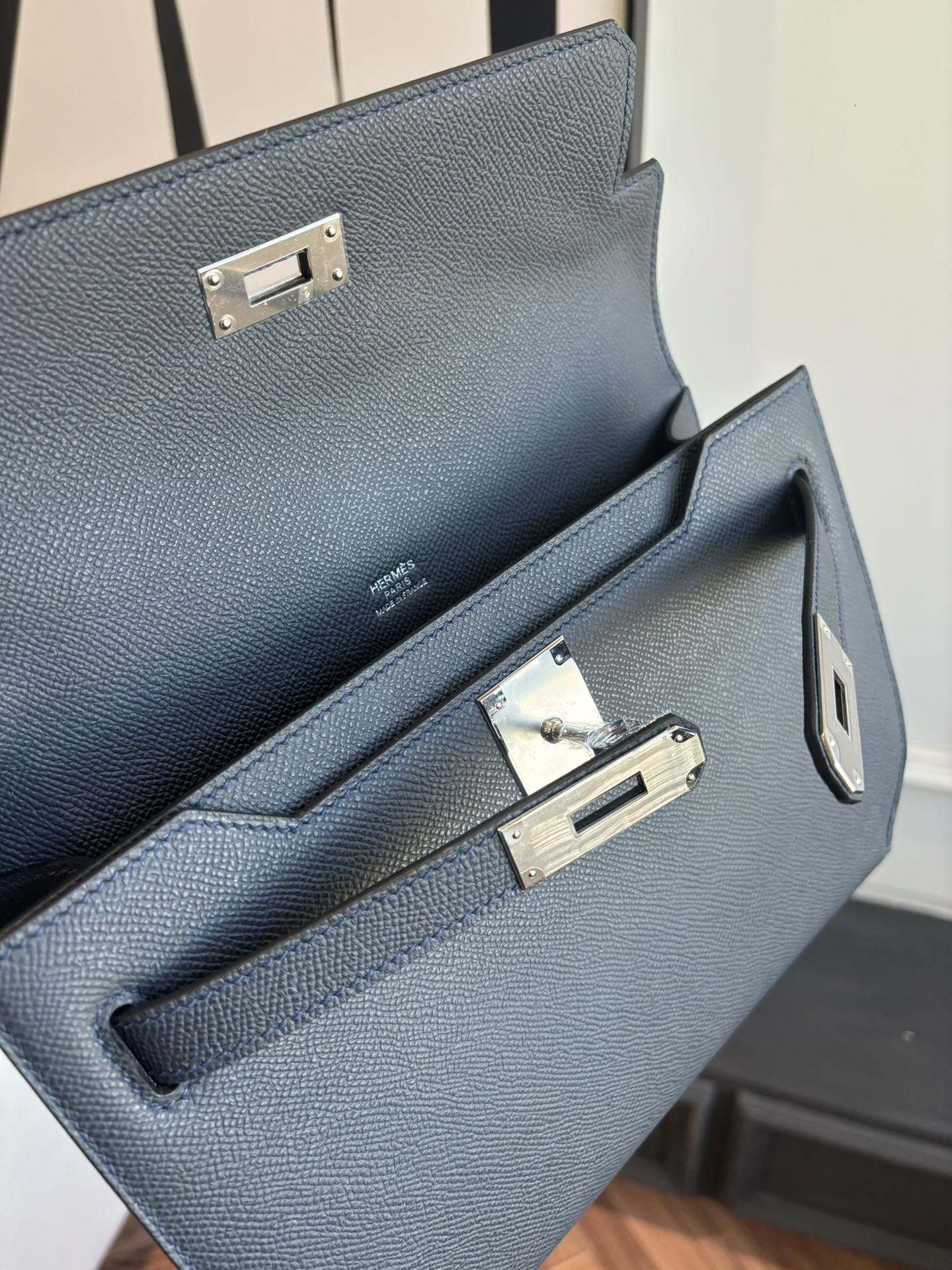 Kelly Depeches 25 Epsom Leather Handbag with Strap - Versatile & Stylish 9 i1762398642 5606 1