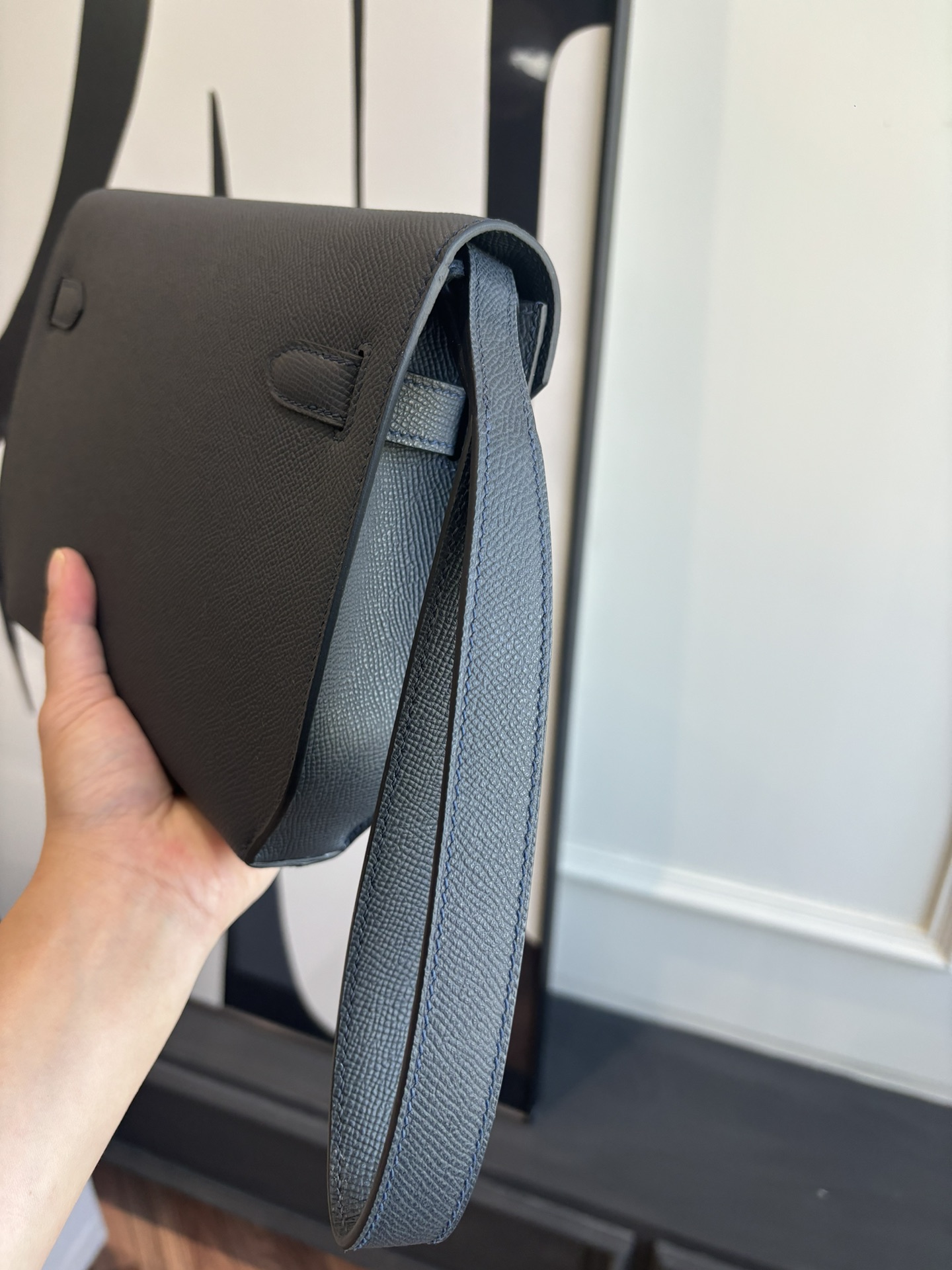 Kelly Depeches 25 Epsom Leather Handbag with Strap - Versatile & Stylish 7 i1762398642 7822 2