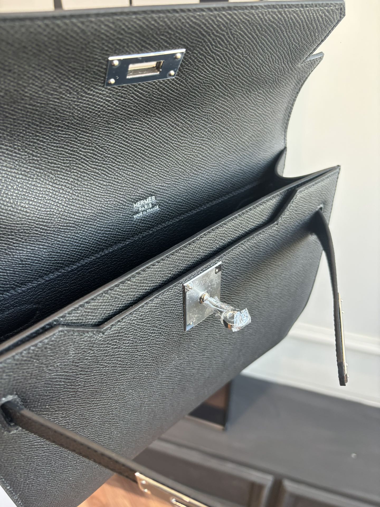 Kelly Depeches 25 Epsom Leather Handbag with Strap 9 i1762398654 1396 1