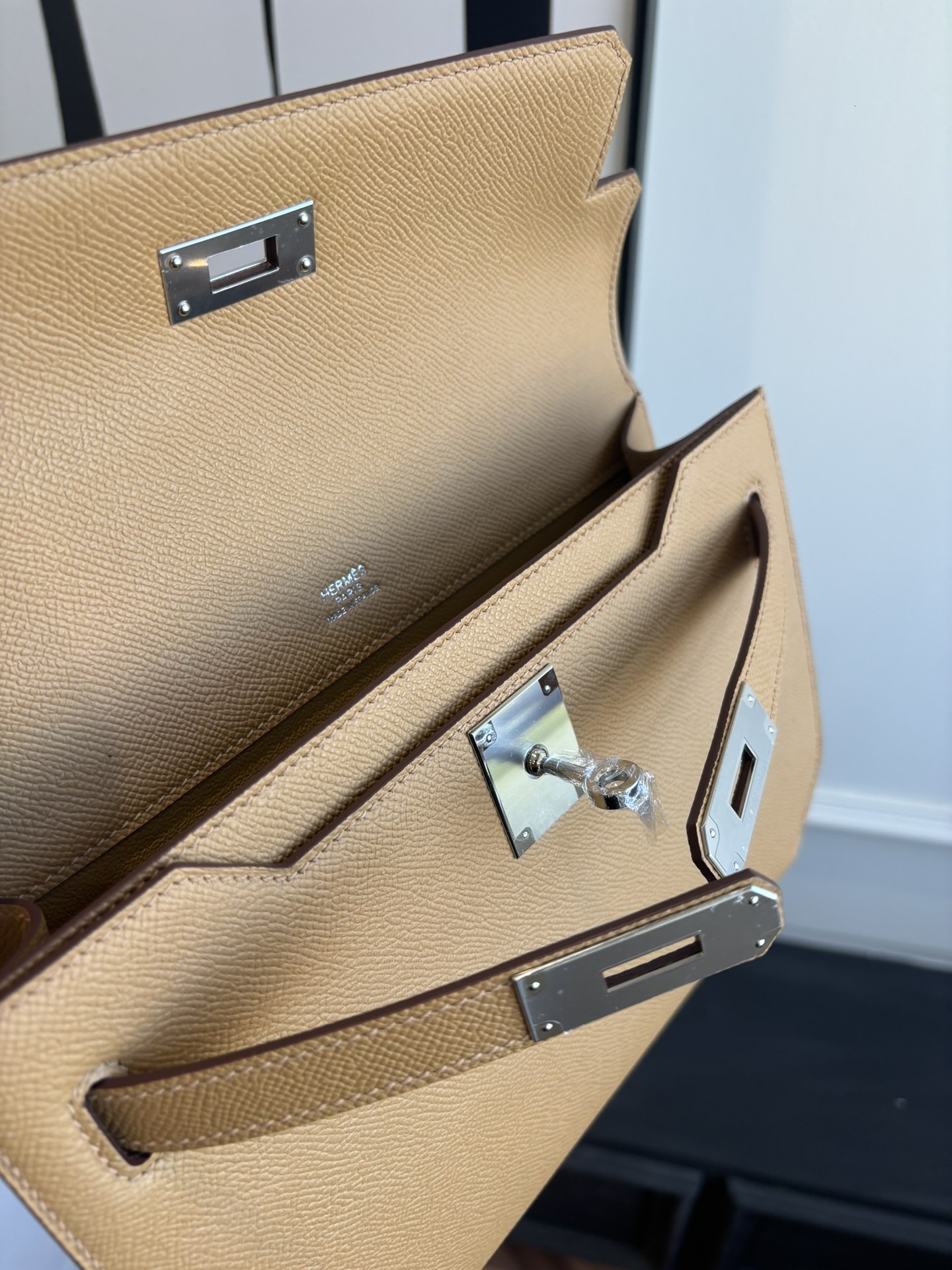 Kelly Depeches 25 Epsom Leather Handbag with Shoulder Strap 9 i1762398678 8776 4