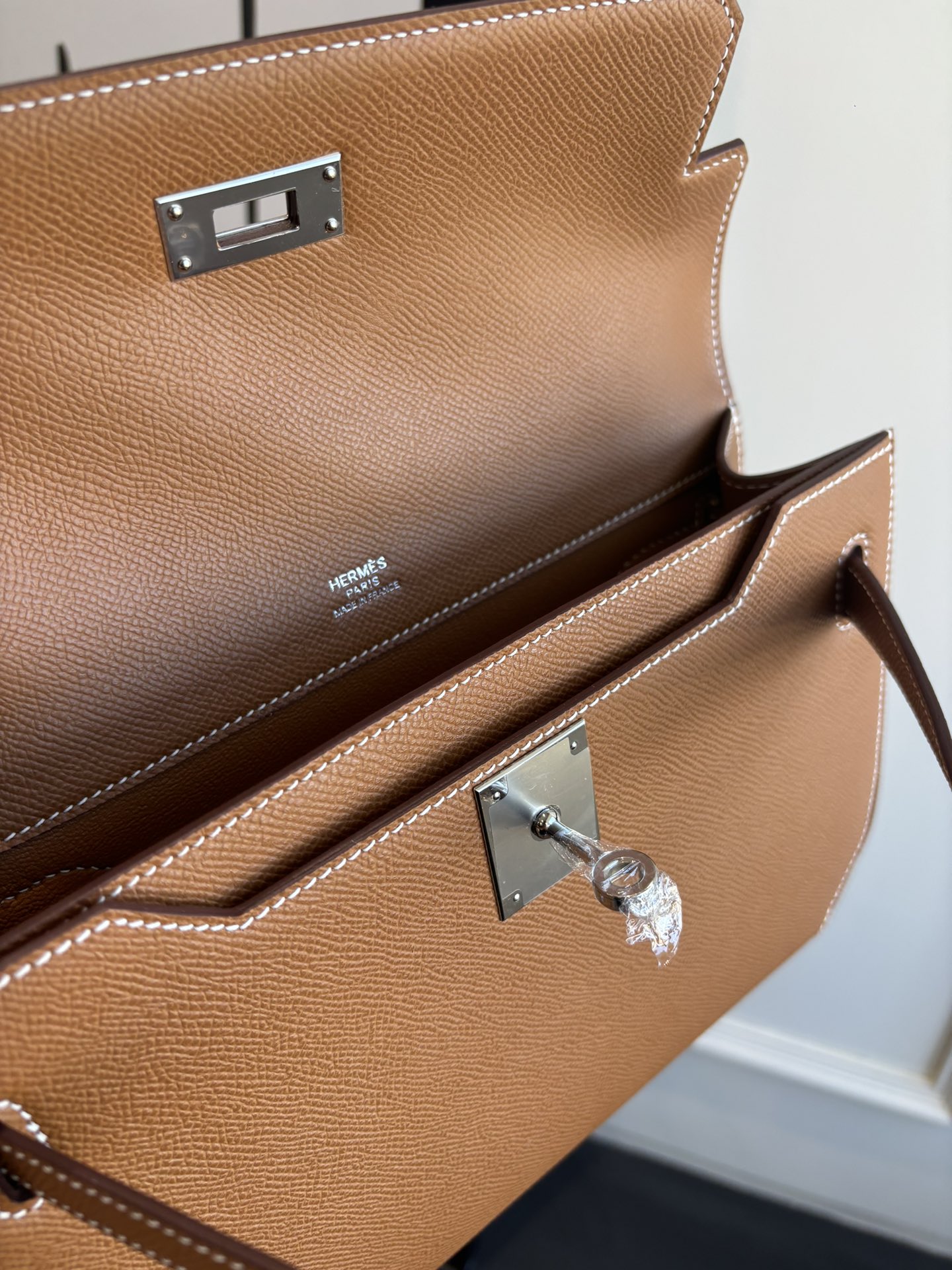 Kelly Depeches 25 Epsom Leather Handbag with Detachable Shoulder Strap 9 i1762398691 5047 4