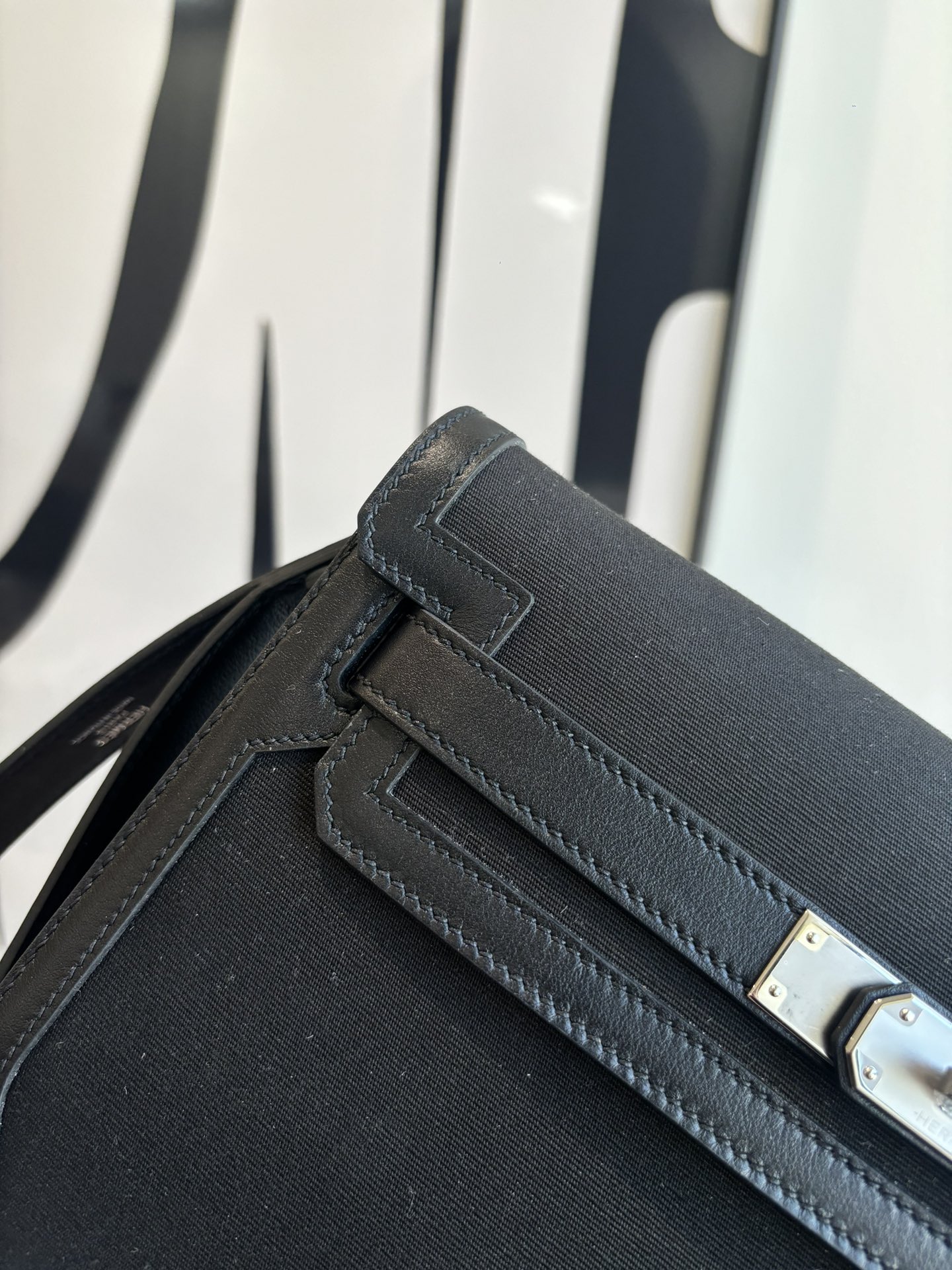 Kelly Depeches 25 Handbag: Canvas & Swift Leather, Crossbody & Hand-Carry 3 i1762398835 4361 4