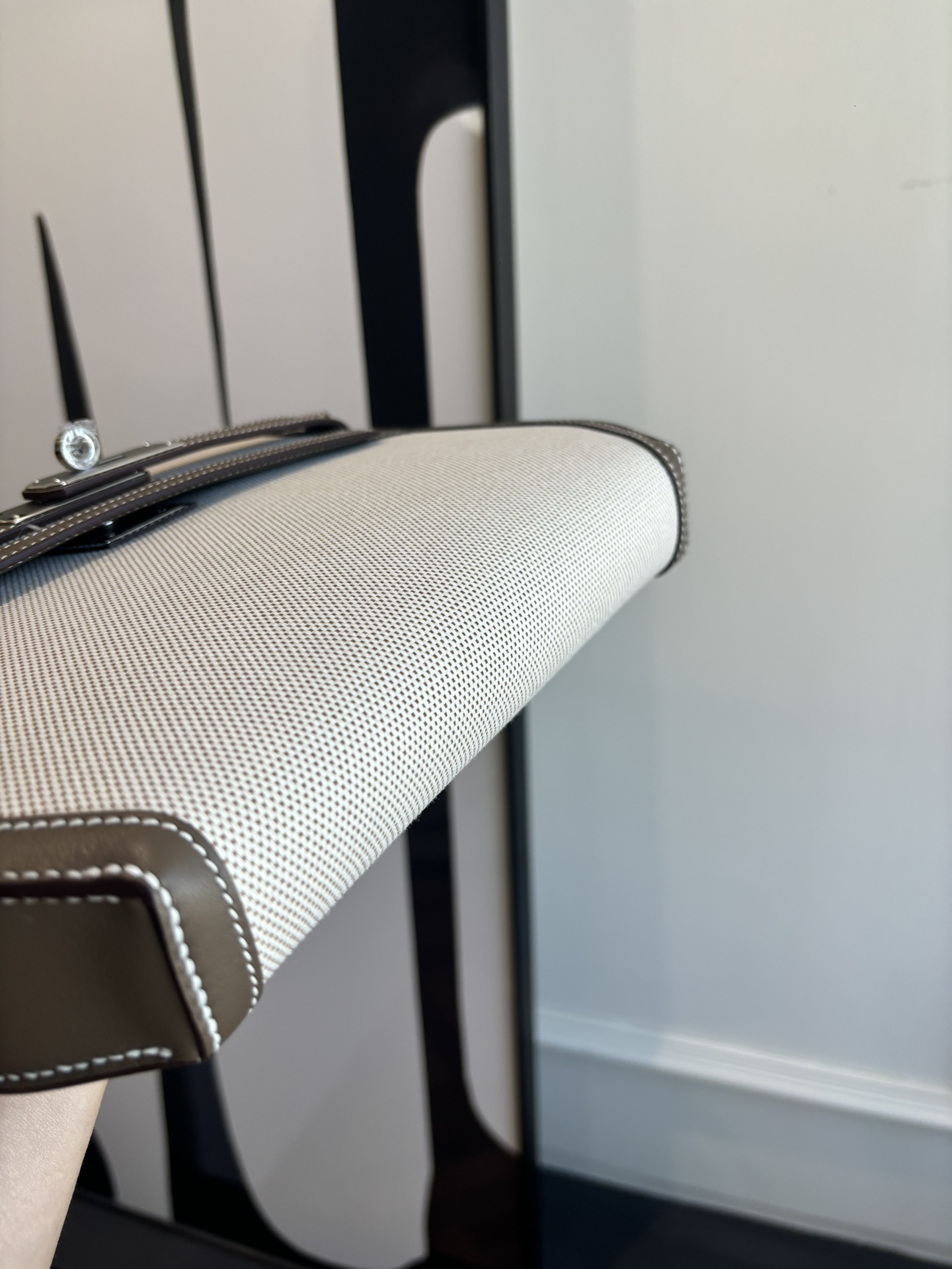 Kelly Depeches 25: Canvas & Swift Leather Handbag with Crossbody Strap 8 i1762399072 6878 0