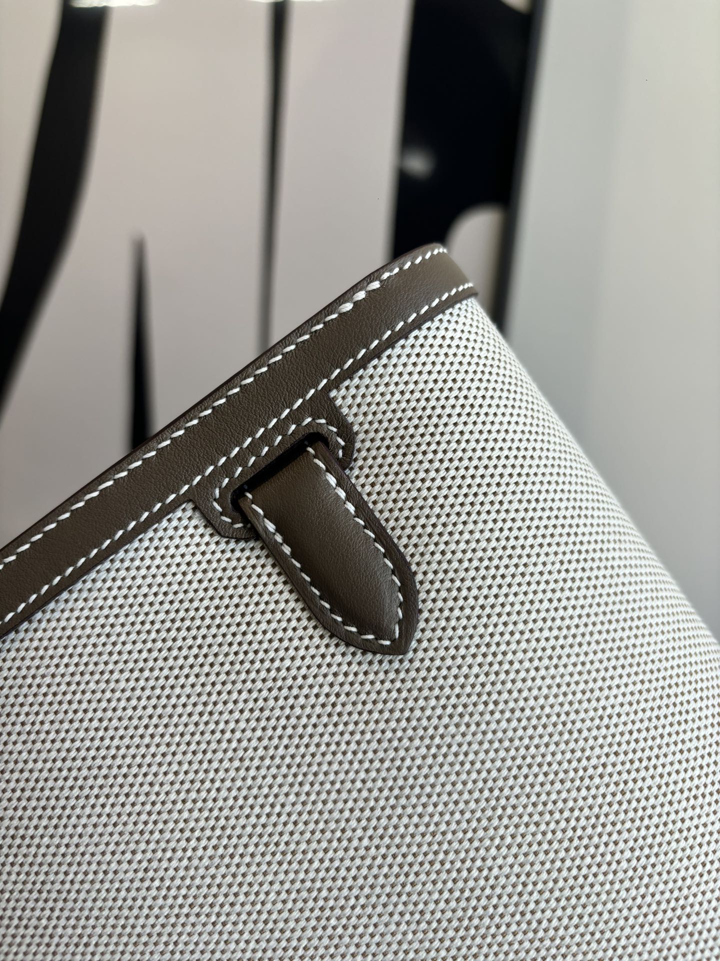 Kelly Depeches 25: Canvas & Swift Leather Handbag with Crossbody Strap 6 i1762399073 5916 7