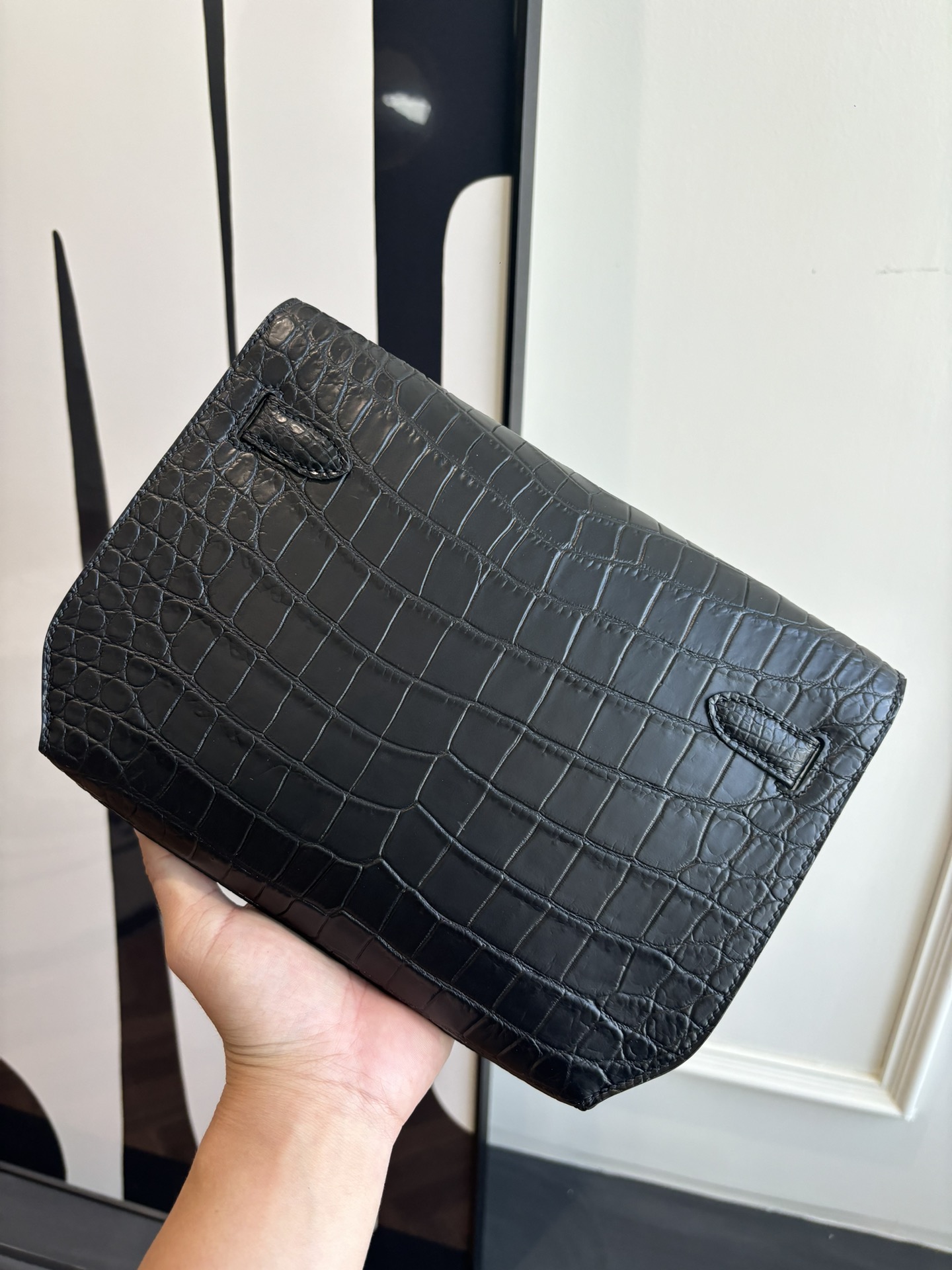 Kelly Depeches 25手包 鳄鱼皮（附加肩带）可斜背 可手提或腕挎 日常需求 商务/休闲无缝切换 
- 中央 ipad mini隔层 全钢五金 半手工蜡线缝制 