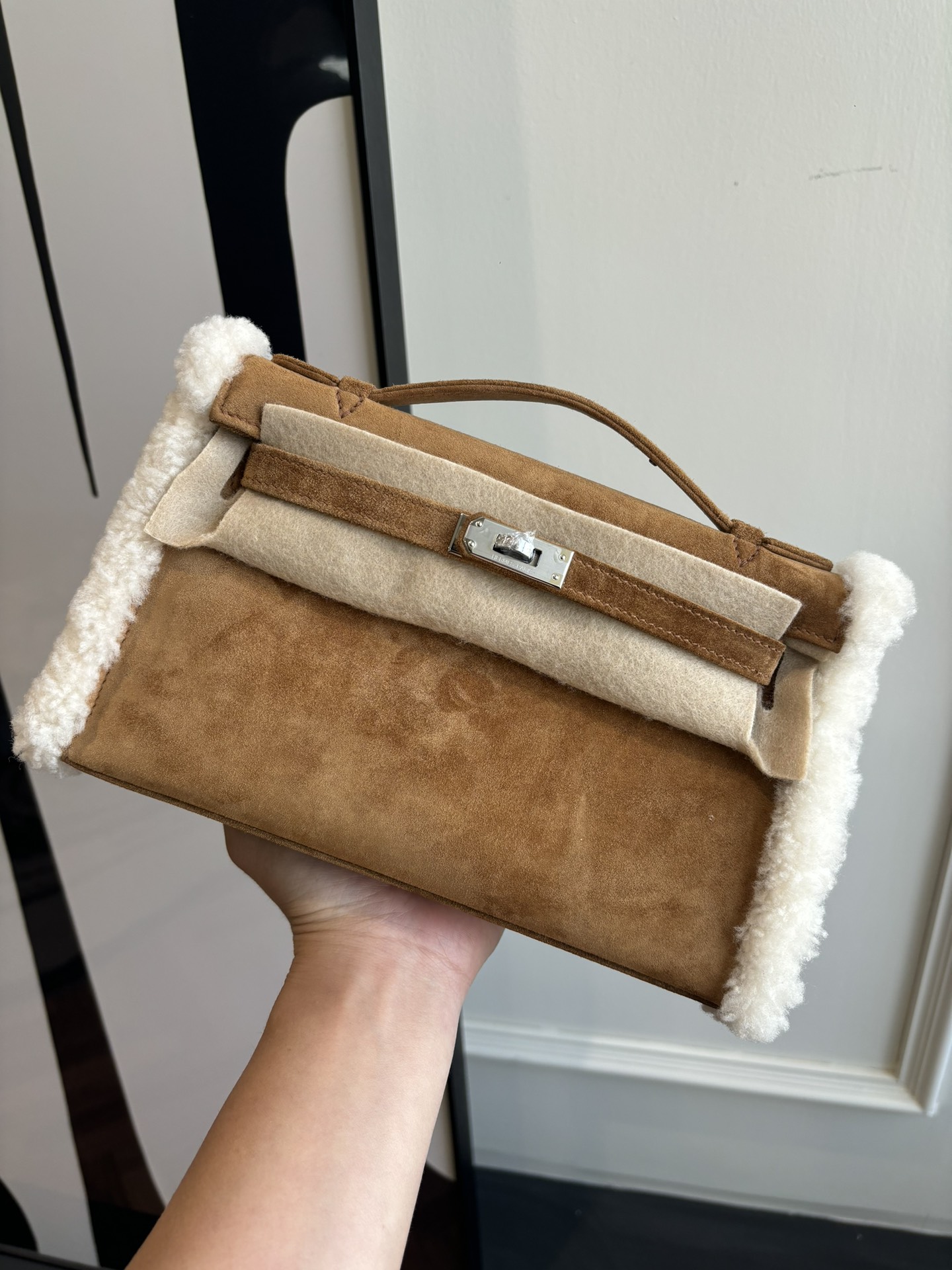 NO:700335,New Kelly generation teddy bear, suede and sherpa, autumn and winter, ready for sale!  ,Hermes,hermes,chamois leather,Hermes,19860909新品 Kelly 一代泰迪熊 麂皮拼羊羔绒 秋冬款 现货！,爱马仕,hermes,chamois leather,Hermes,,Bag