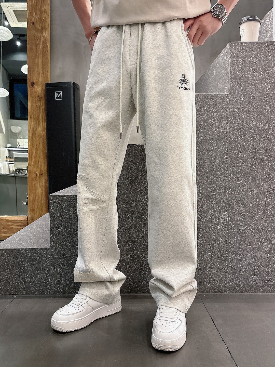 NO:130655,Queen Mother of the Cities, top-quality goods, new spring and summer casual pants in 2025!  Brand classic LOGO casual pants, customized fabric, excellent comfort, strong hand touch. Extremely recognizable, perfect quality craftsmanship. Size M-3XL, alexander wang19860909西太后 顶级货品 2025春夏新款休闲裤！品牌经典LOGO休闲裤 ,定制面料,舒适度极好,手触感强烈.辨识度极高,完美品相工艺. 尺码M-3XL,,alexander wang,Men's clothing