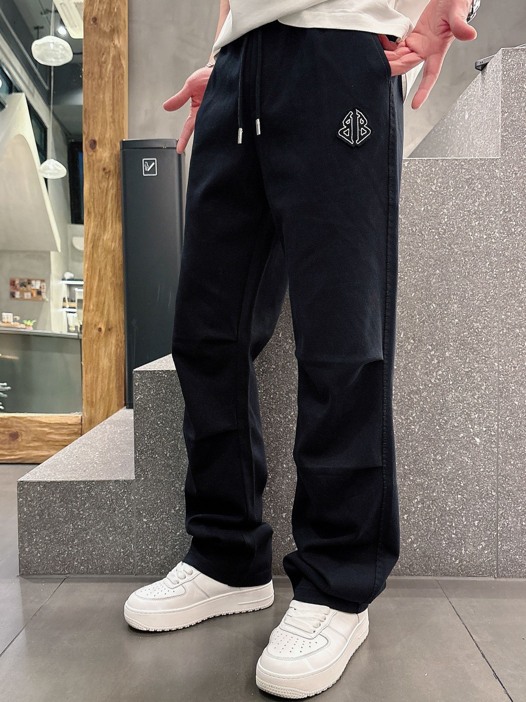 NO:130652,Paris Top Products New Spring and Summer 2025 Leisure Pants!  Brand classic LOGO casual pants, customized fabric, excellent comfort, strong hand touch. Extremely recognizable, perfect quality craftsmanship. Size M-3XL, alexander wang19860909巴黎 顶级货品 2025春夏新款休闲裤！品牌经典LOGO休闲裤 ,定制面料,舒适度极好,手触感强烈.辨识度极高,完美品相工艺. 尺码M-3XL,,alexander wang,Men's clothing