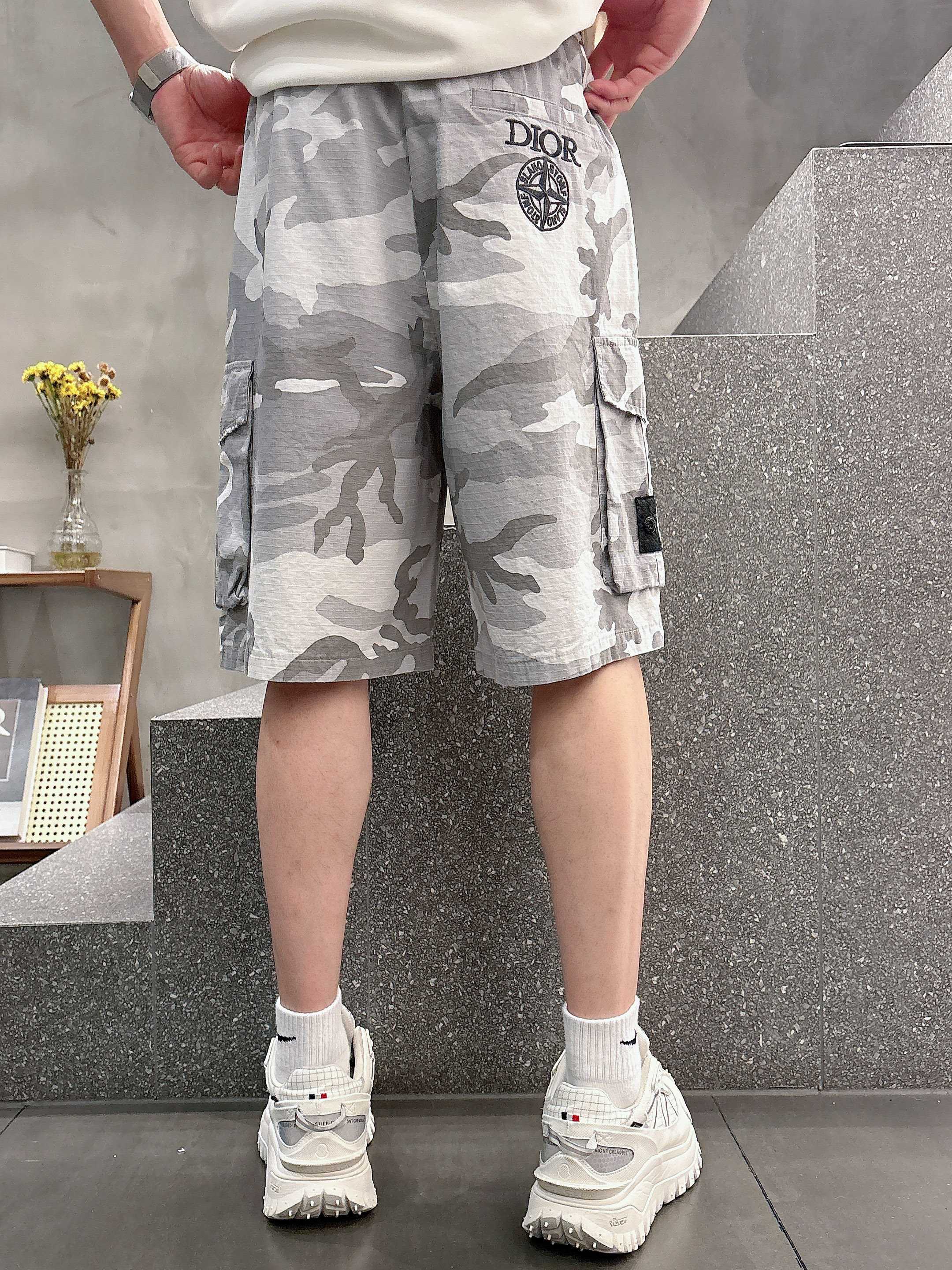 💰125 Dior 顶级货品🐮 🆕2025夏季新款休闲短裤！品牌经典LOGO休闲裤 ，定制面料，舒适度极好，手触感强烈。辨识度极高，完美品相工艺。 尺码：M-3XL