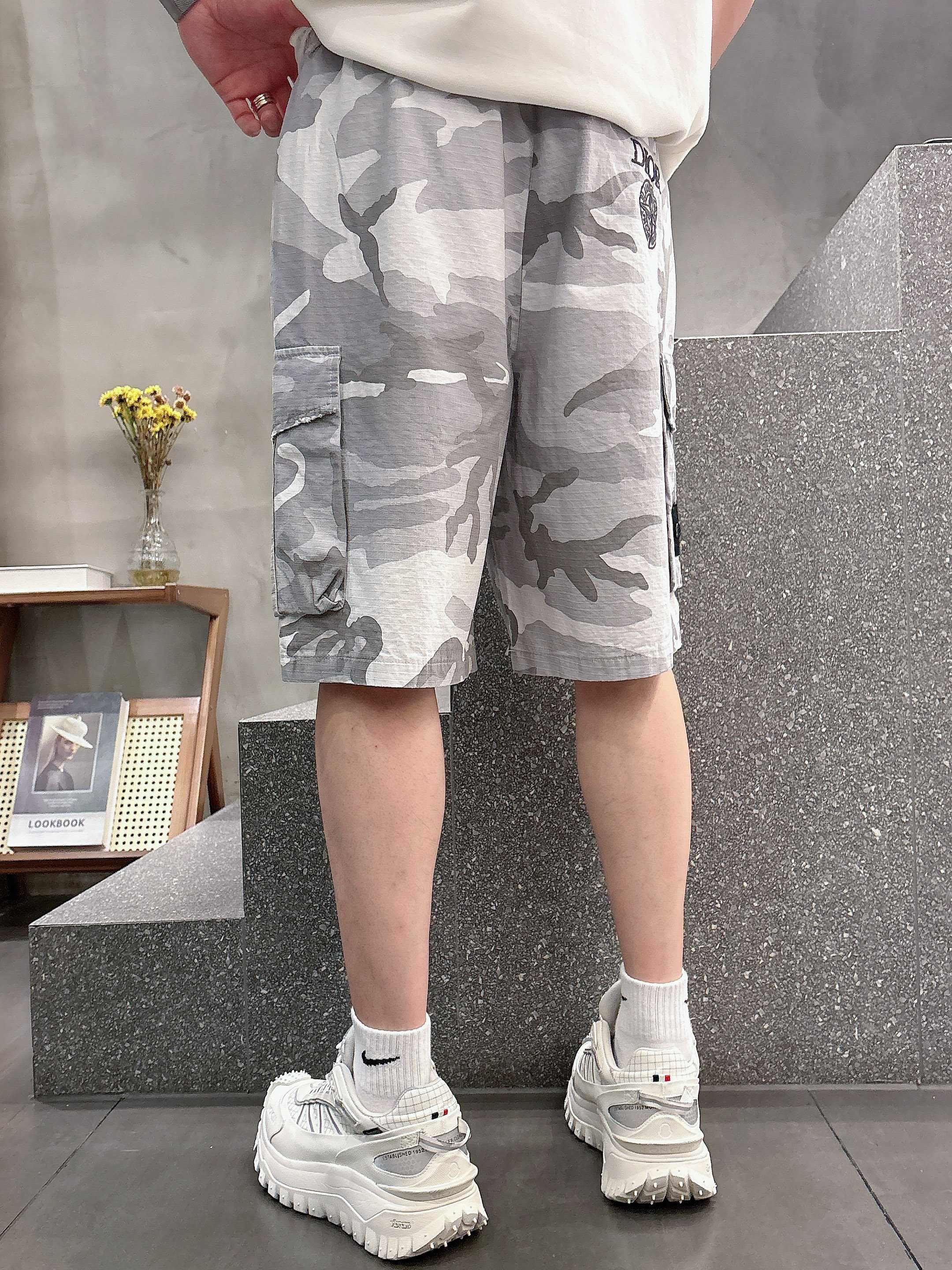 💰125 Dior 顶级货品🐮 🆕2025夏季新款休闲短裤！品牌经典LOGO休闲裤 ，定制面料，舒适度极好，手触感强烈。辨识度极高，完美品相工艺。 尺码：M-3XL