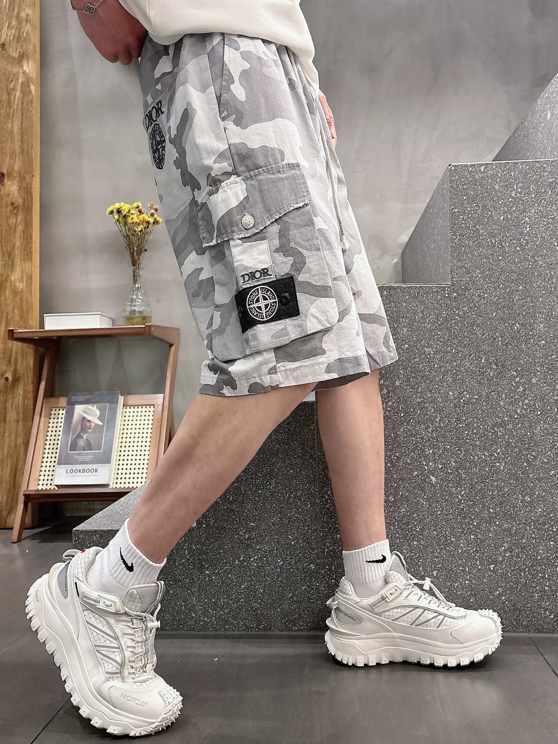 💰125 Dior 顶级货品🐮 🆕2025夏季新款休闲短裤！品牌经典LOGO休闲裤 ，定制面料，舒适度极好，手触感强烈。辨识度极高，完美品相工艺。 尺码：M-3XL
