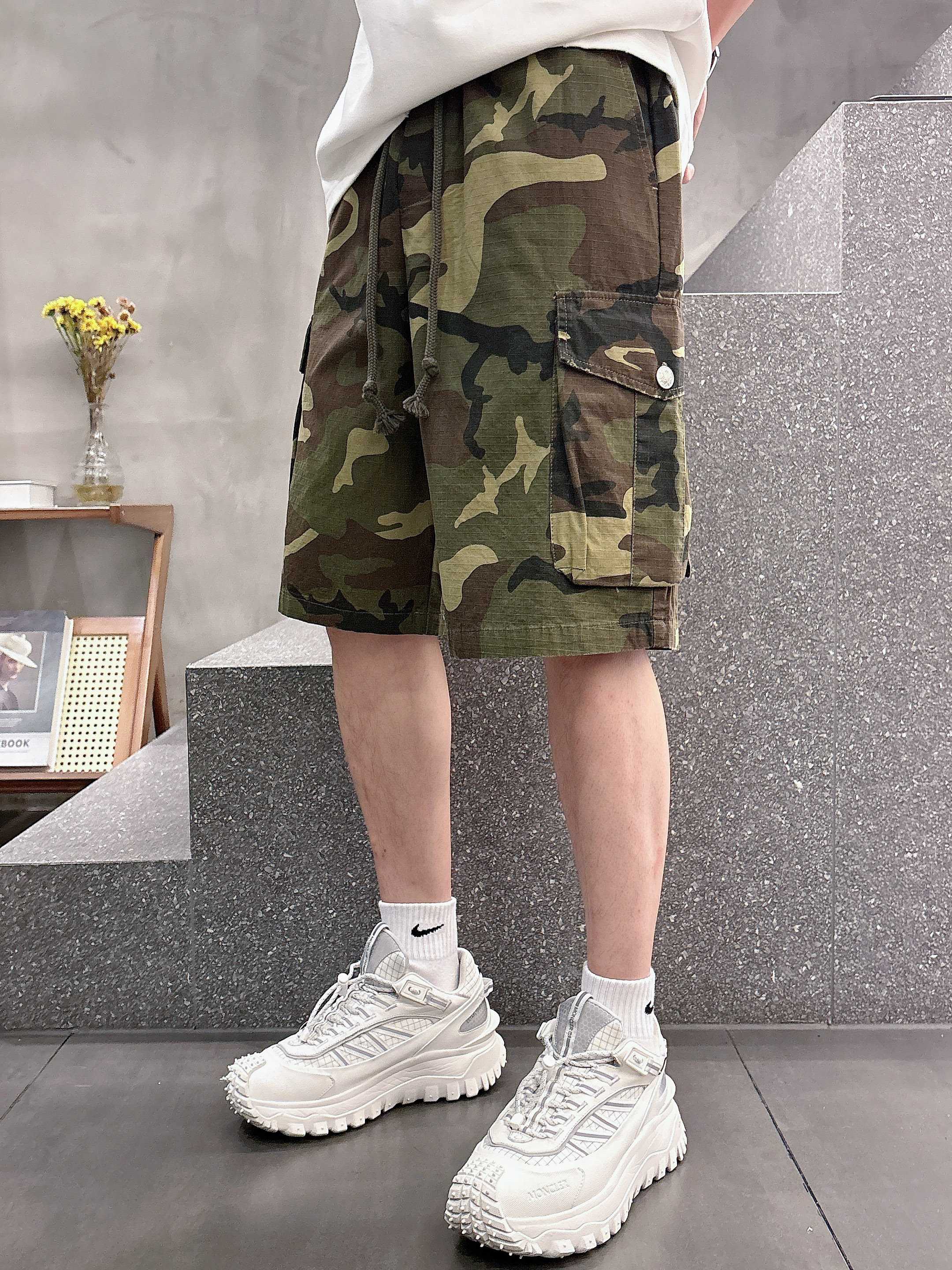 💰125 Dior 顶级货品🐮 🆕2025夏季新款休闲短裤！品牌经典LOGO休闲裤 ，定制面料，舒适度极好，手触感强烈。辨识度极高，完美品相工艺。 尺码：M-3XL