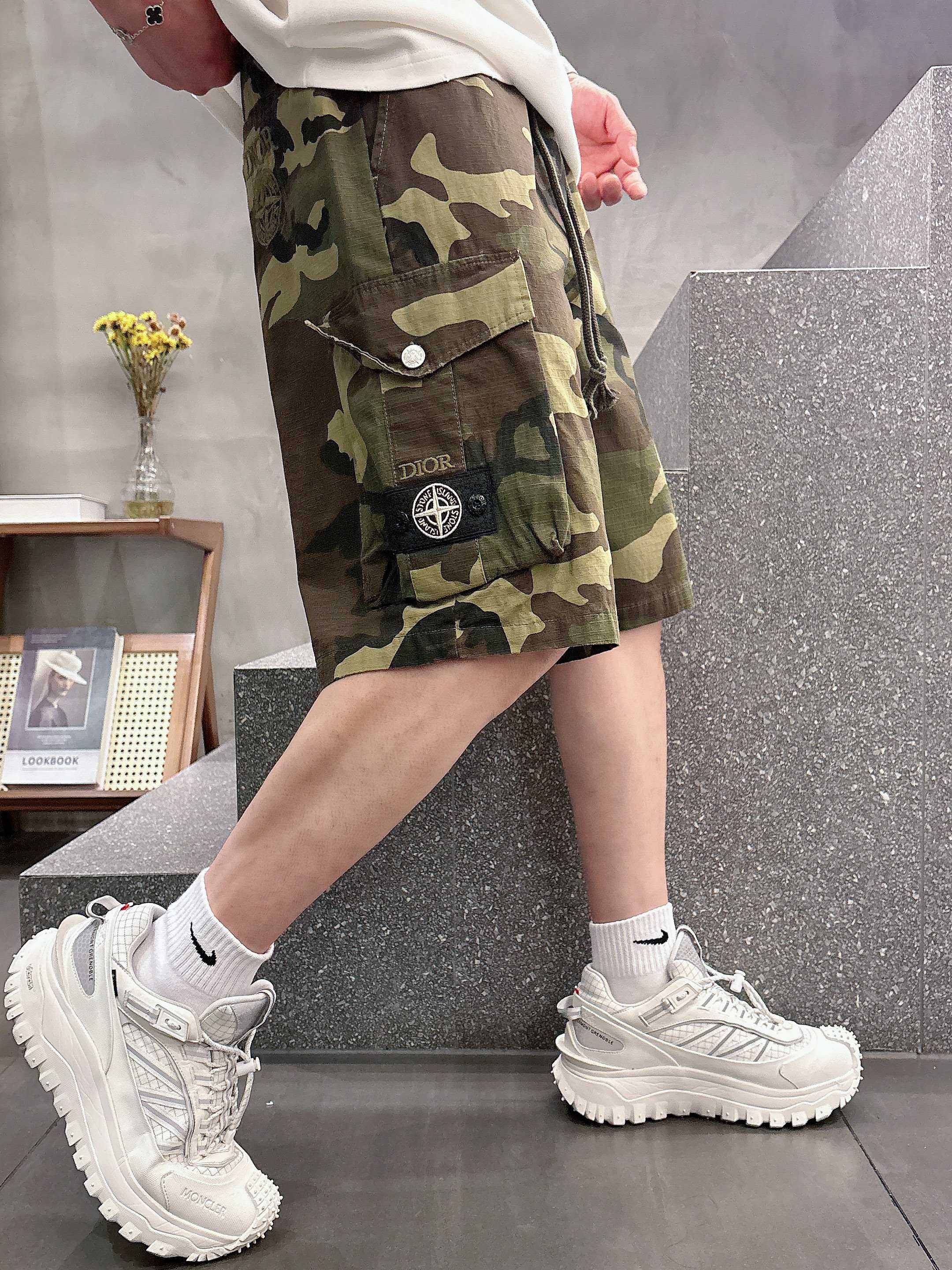 💰125 Dior 顶级货品🐮 🆕2025夏季新款休闲短裤！品牌经典LOGO休闲裤 ，定制面料，舒适度极好，手触感强烈。辨识度极高，完美品相工艺。 尺码：M-3XL