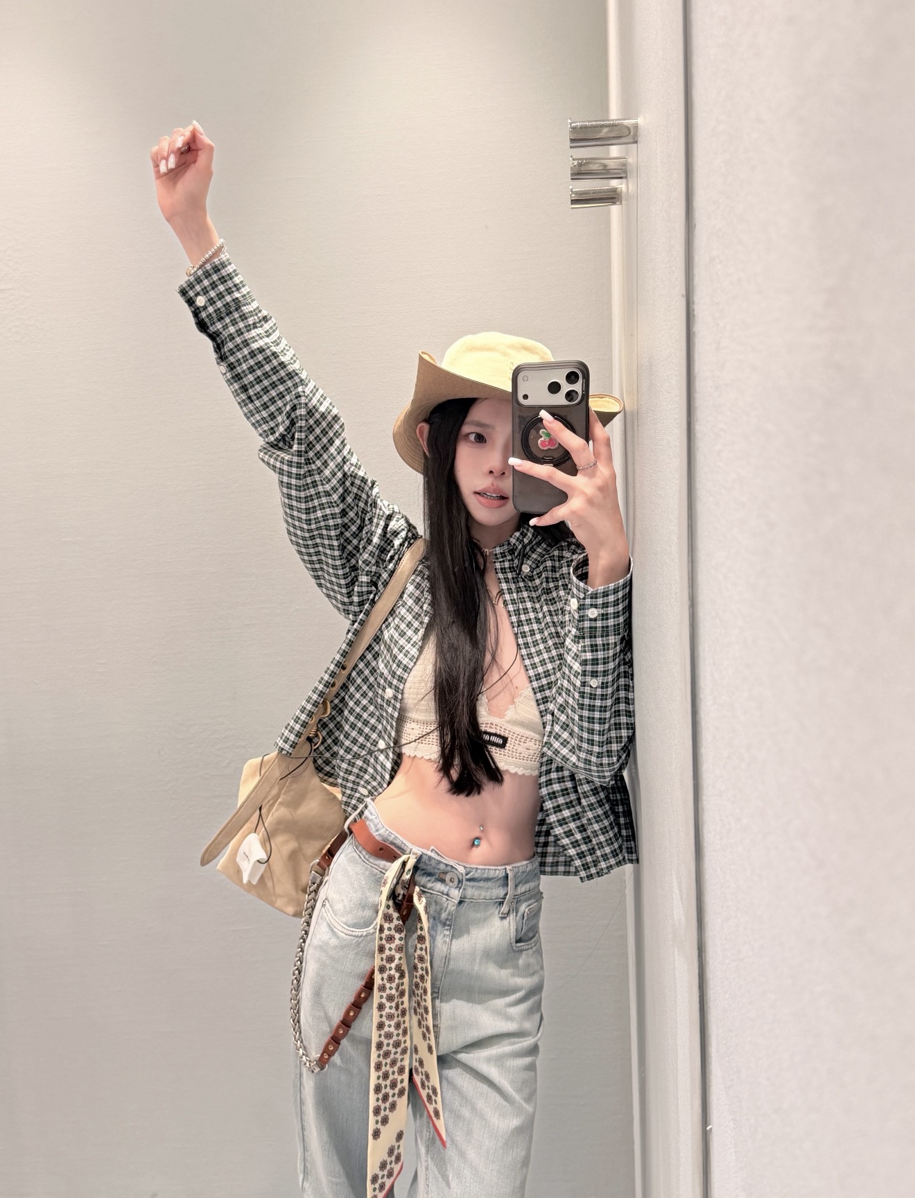 미우미우 체크 패턴 크롭 긴팔 셔츠 상세 이미지 7