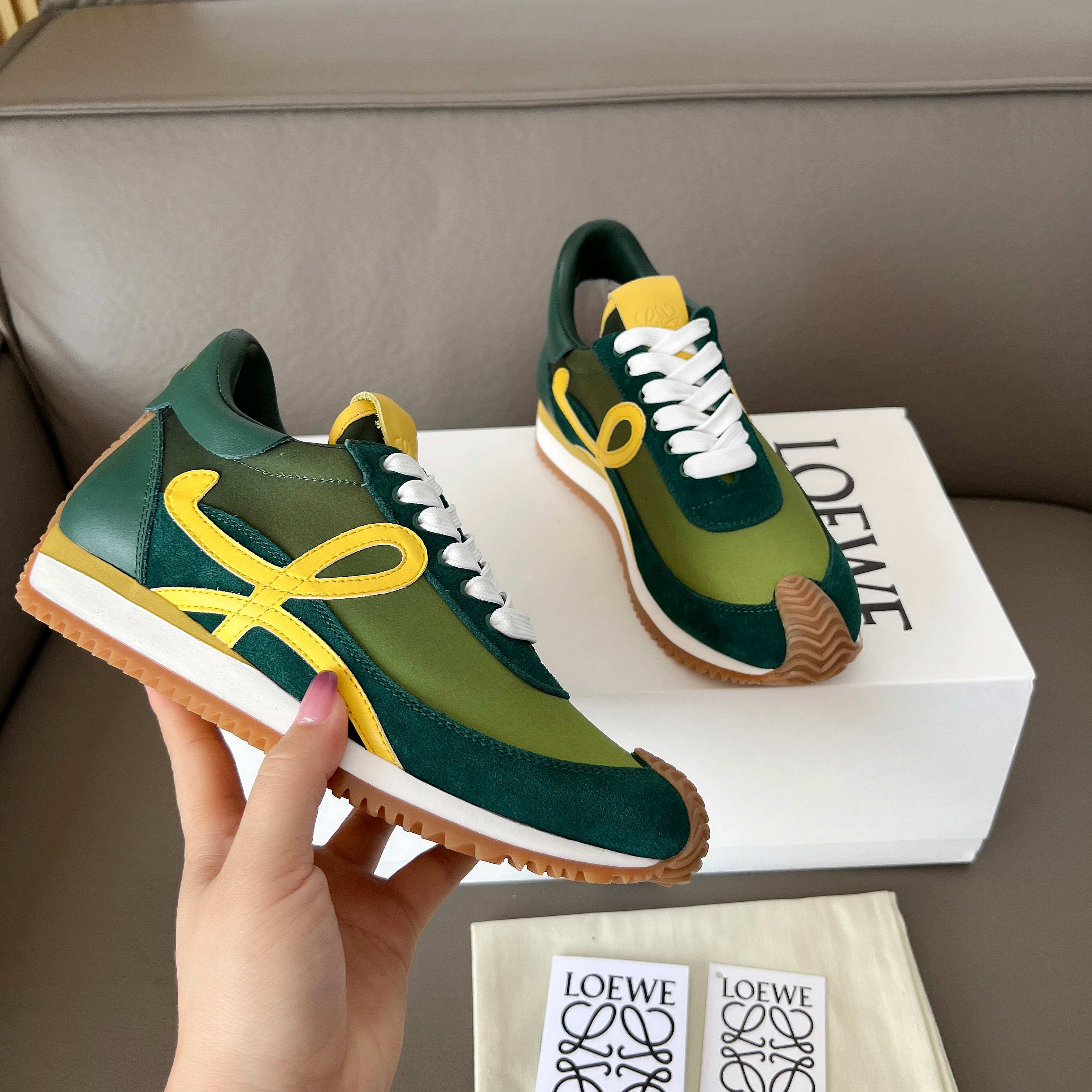 NO:382745,High-version LOEWE 2025 new model of high-end high-end training shoes!  The foot is super light and comfortable, and increasing height within 6cm is a blessing for a small person!  The original 1:1 top replica!  Welcome to compare the quality of the product!  The first choice for high-end purchasing is the first choice for the upper selection of original imported cowhide splicing and customer weaving fabric, original imported water-dyed sheepskin inner cowhide footbed, mold opening according to the original version, wear-resistant and non-slip sole, size 35-45 configuration original packaging, casual shoes/sports shoes, loewe, loewe, sneakers, cowhide, sheepskin19860909高版本LOEWE 罗意威2025新款内增高德训鞋！上脚超级轻便、舒适,6cm 内增高更是小个子的福音！原版1:1顶级复刻！品质欢迎看实物对比！供高端代购首选鞋面精选原版进口牛皮拼接客供织布,原版进口水染羊皮内里牛皮垫脚,按原版开模耐磨防滑大底,码数35-45配置原版包装,休闲鞋/运动鞋,loewe,loewe,sneakers,cowhide,sheepskin,Women's Shoes