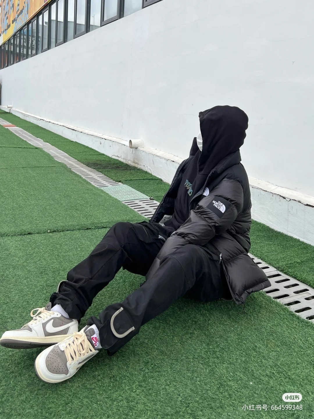 CX专供 独家纯原 【北面】TNF/北面Nuptse1996大格子/北面羽绒服 ❶刺绣采用进口田岛绣花 万针刺绣,采用进口7号针,日本女皇绣线,保证每字饱满工、立体感清晰. ❷填充国标90白鸭绒,保暖性能更出色,轻便不厚重,压缩后的蓬松度恢复性好! ❸原厂定制40D格子四级防水布料,内胆采用40T高密度胆布,防止跑绒,并保证手感及膨松度,内里采用尼龙nylon双重双层封禁设计,不会出现任何跑绒现象,内置抽拉绳扣的可调节下摆,可防风防寒! ❹拉链采用吉田YKK原厂定制,刻字清晰,质感完美顺滑. ❺辅料及扣子均采用原版一样铜芯弹簧【非市面铁芯弹簧】