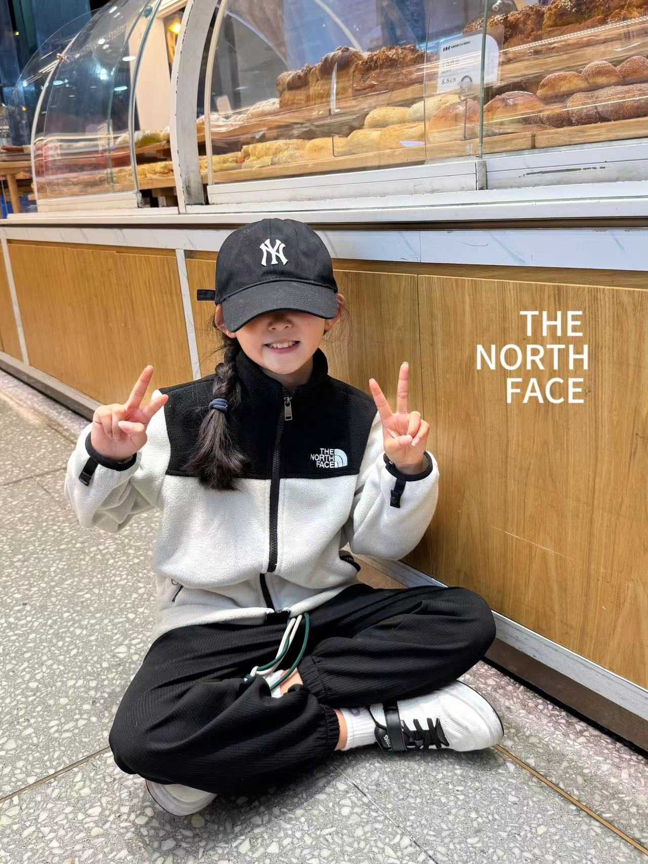 图片[3]-【掌柜推荐 The North Face/北面 抓绒内胆外套 The North Face\”的字面含义为山的最寒冷、最艰难一面。它也是The North Face\”的产品能够发挥功能的地方。 The North Face。一直致力支持去发现亲近自然。 面料+特点： ✅面料：95%聚酯抓绒 ✅拉链：YKK吉田ISO 9000品质顶级ZP拉链 ✅特性：为冬季户外提供保暖呵护，保暖性出色，穿着轻便不厚重。 工艺：可与1990.1986.冲锋衣合二为一，保暖性强，为冬季户外提供保暖呵护，保暖性出色，穿着轻便不厚重。 尺码：110-160-选品中心